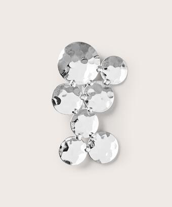Brosche mit Kreisen aus geschlagenem Metall, Silver