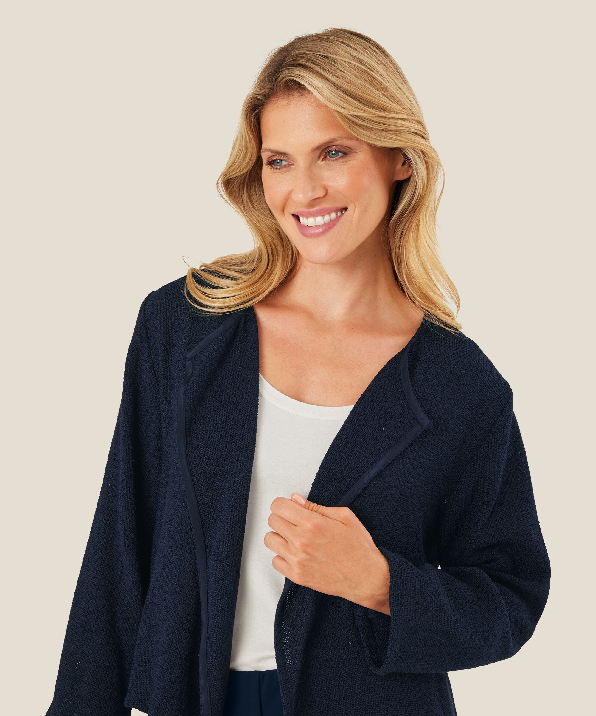 Kurze Jacke Aus Bouclé, Navy