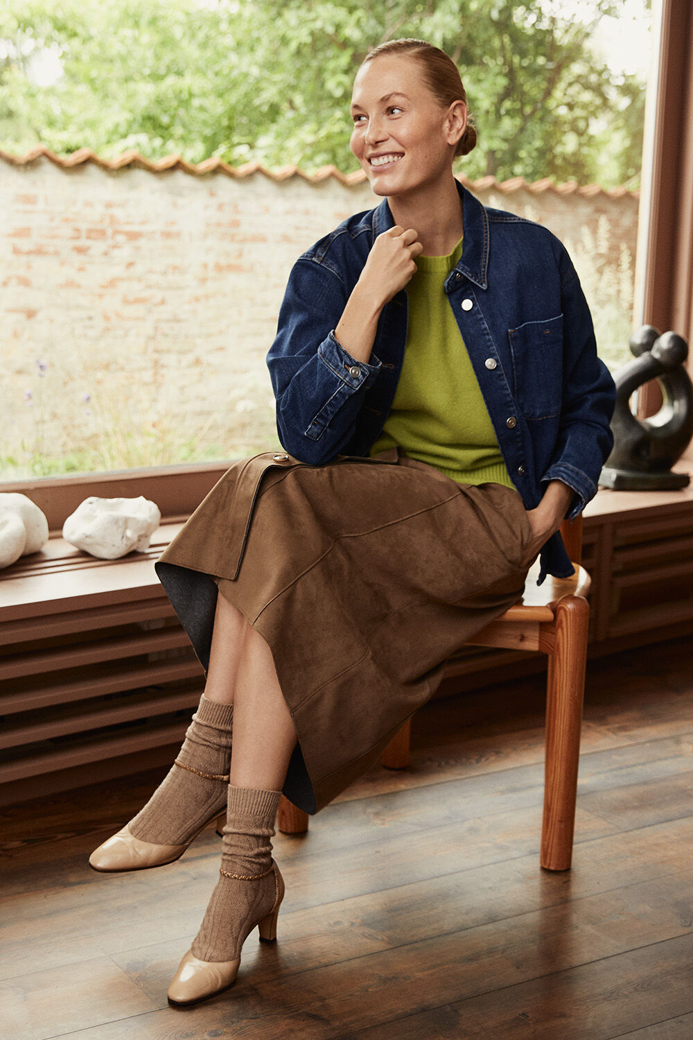 Hemd aus Viskose mit Blumenmuster - Medium Denim, Kurz&auml;rmliger Strickpullover Aus Wolle - B Chartreuse, Rock mit Knopfleiste in Wildlederoptik - Otter