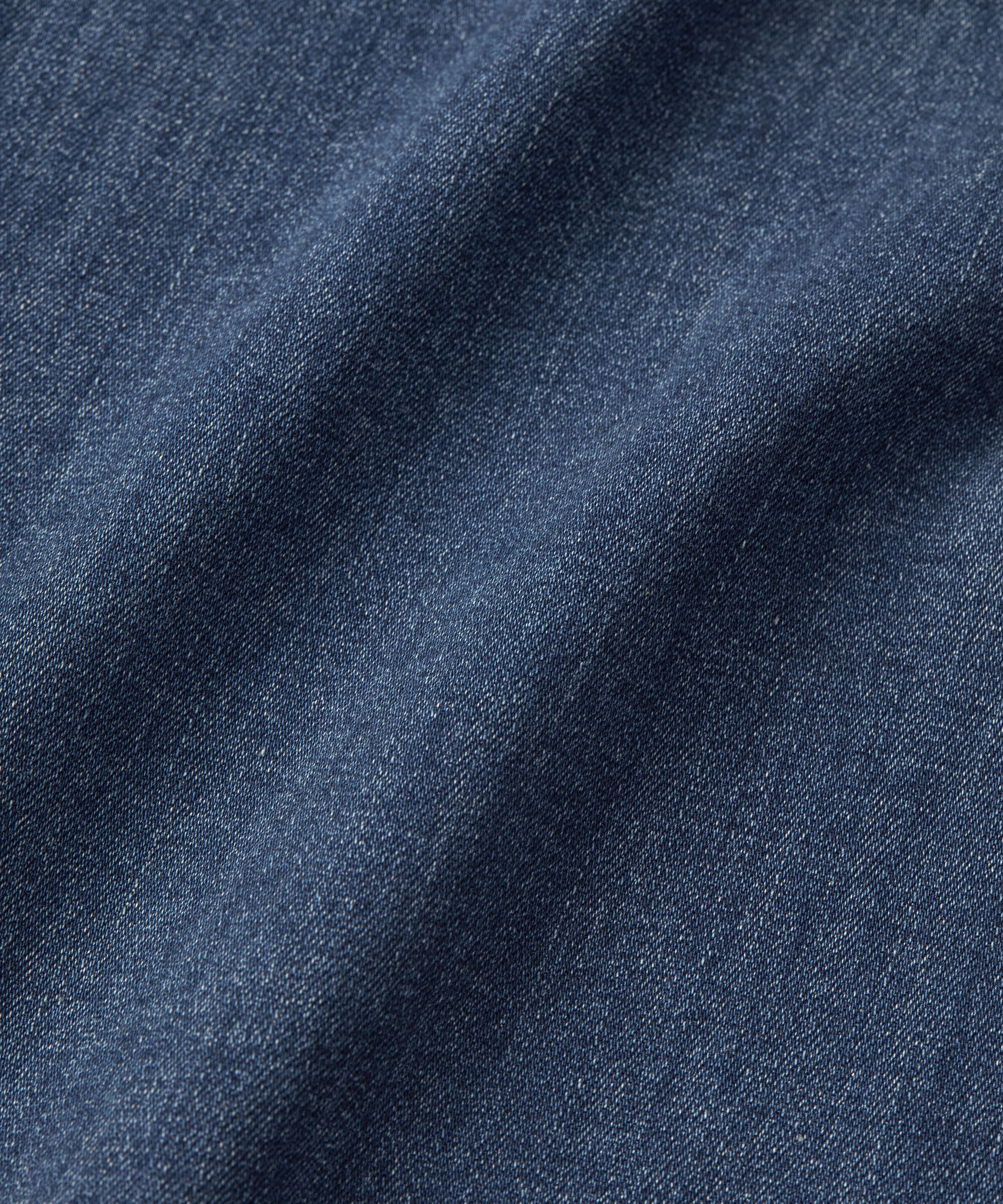 Jeans mit Stretch und Weite an den Beinen, Basic Denim