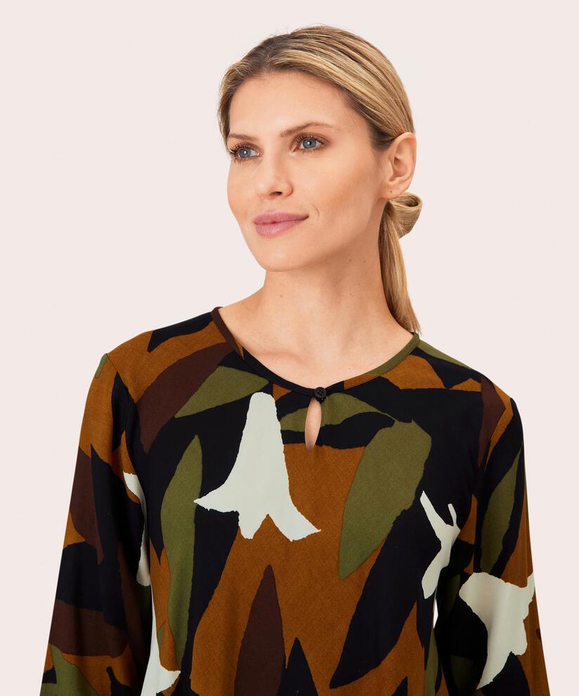 Danita Bluse, Monk's Robe