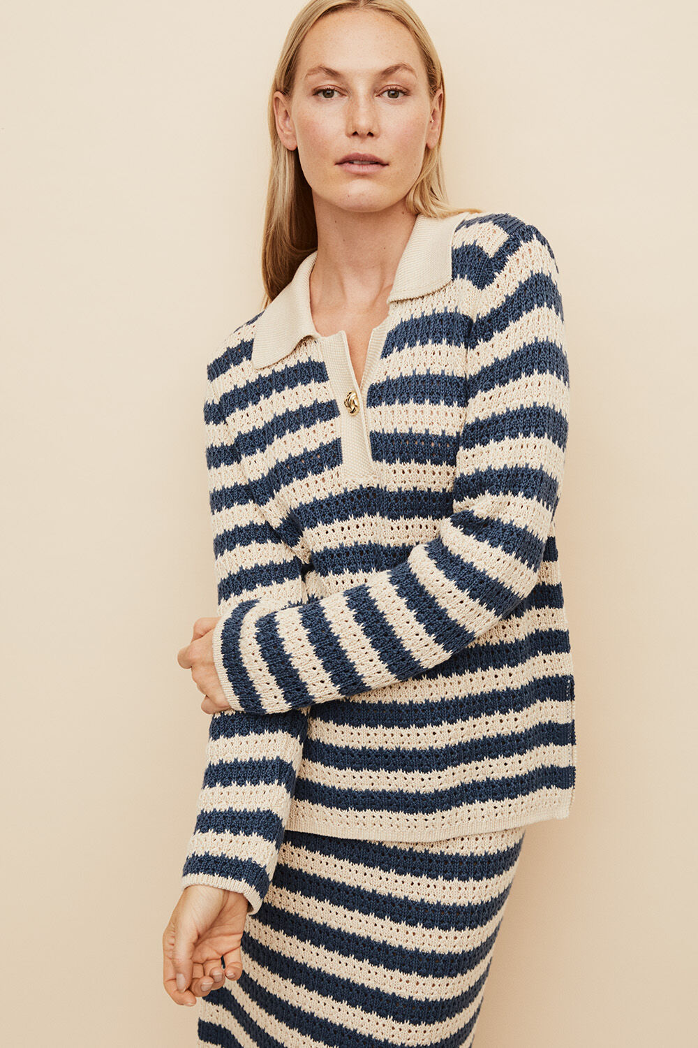 Pullover mit Streifen und goldenem Knopf - Ensign Blue, Strickrock mit elastischem Bund - Ensign Blue