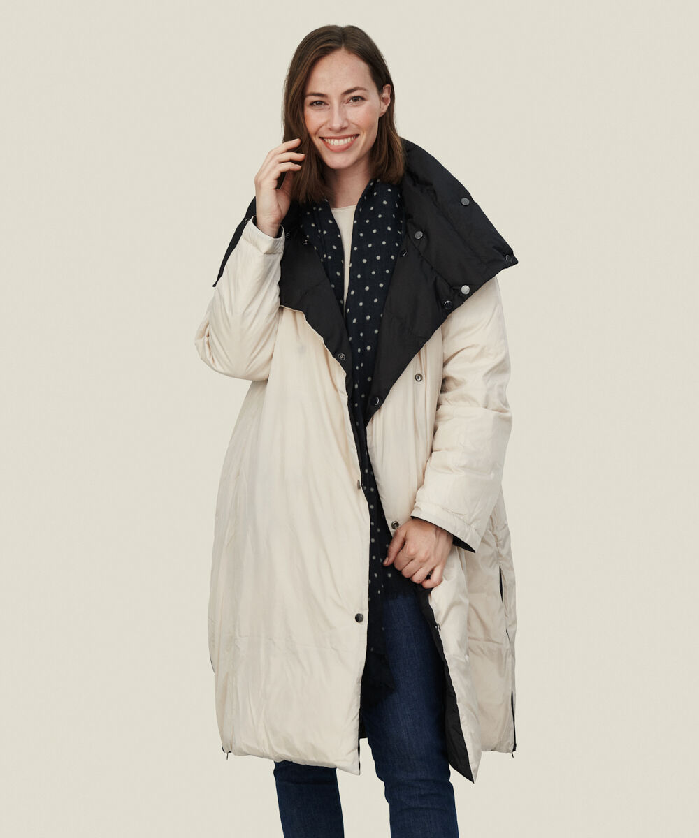 TUSNA DAUNENMANTEL, Black/Pumice