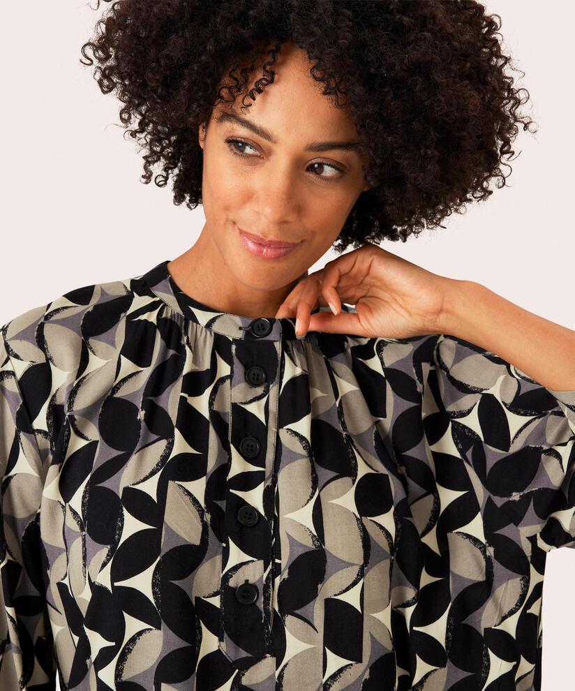 Delly Bluse, Volcanic
