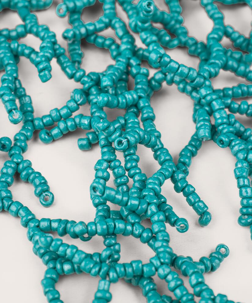 Halskette mit farbigen Perlen, Teal