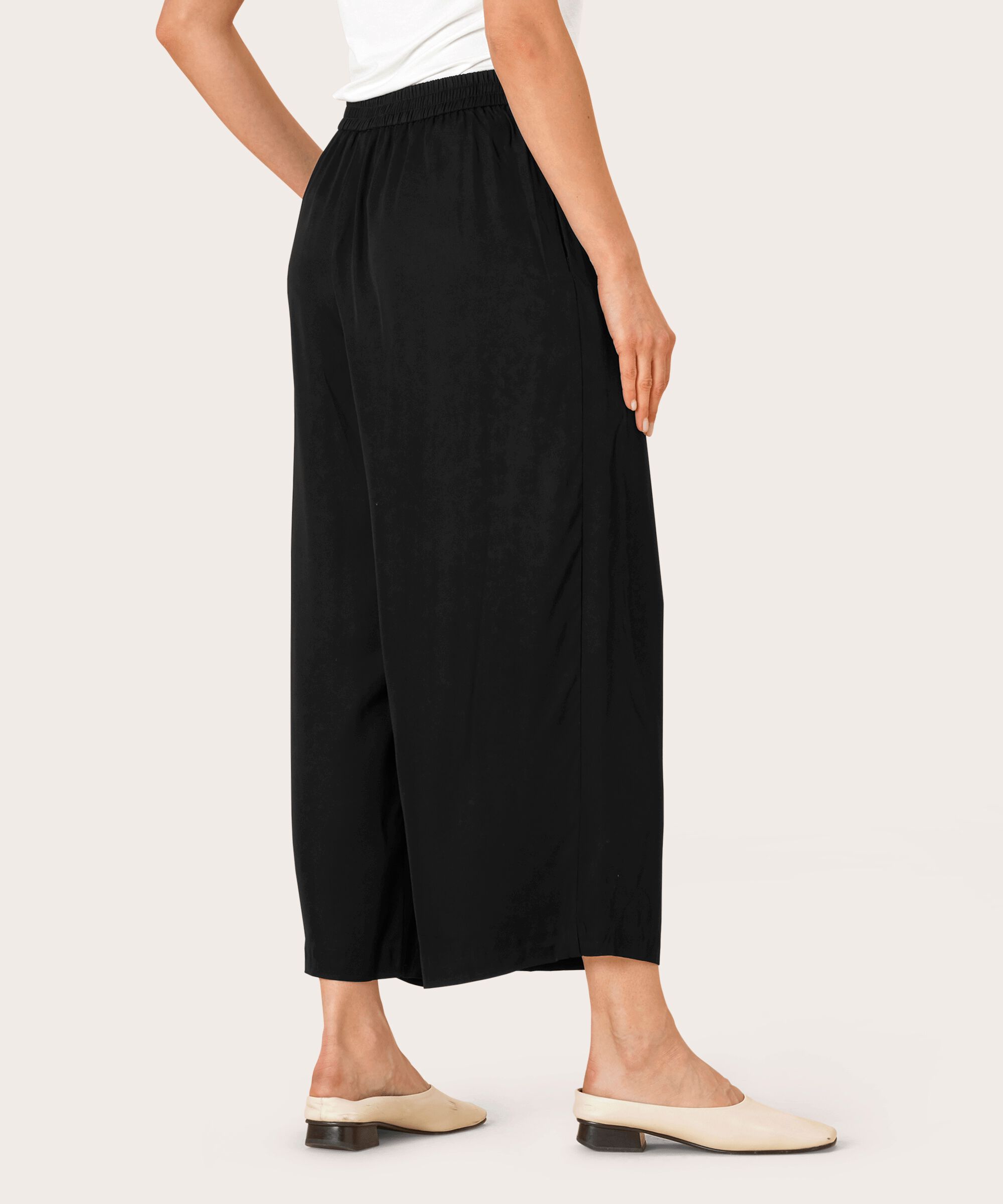 POELLA HOSE, Black