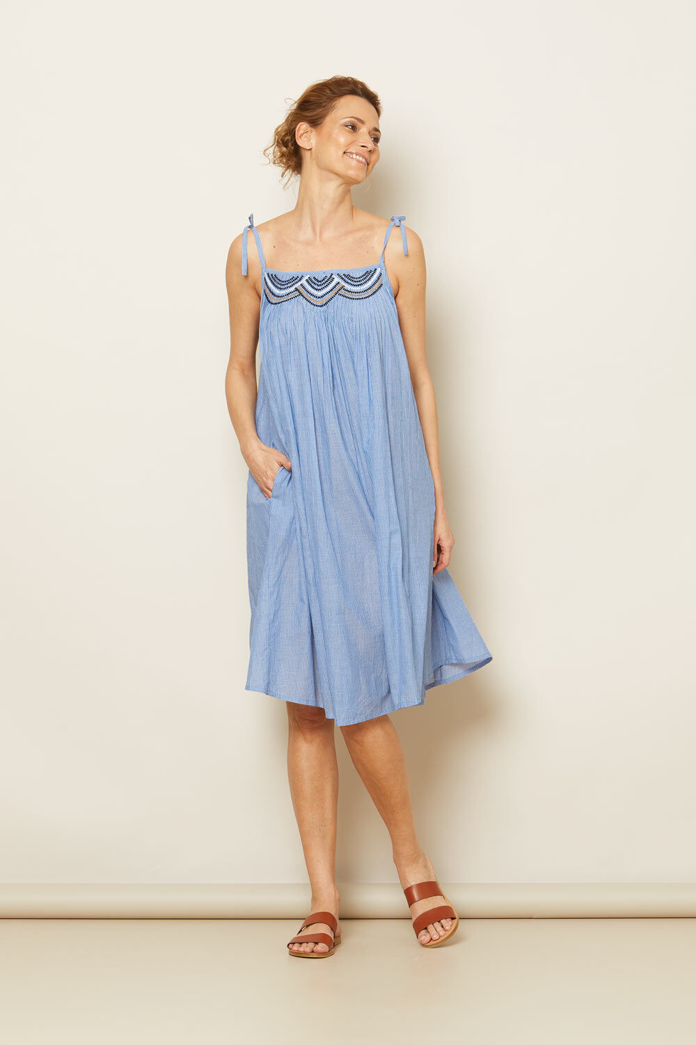 OLLIE KLEID, Brunnera Blue
