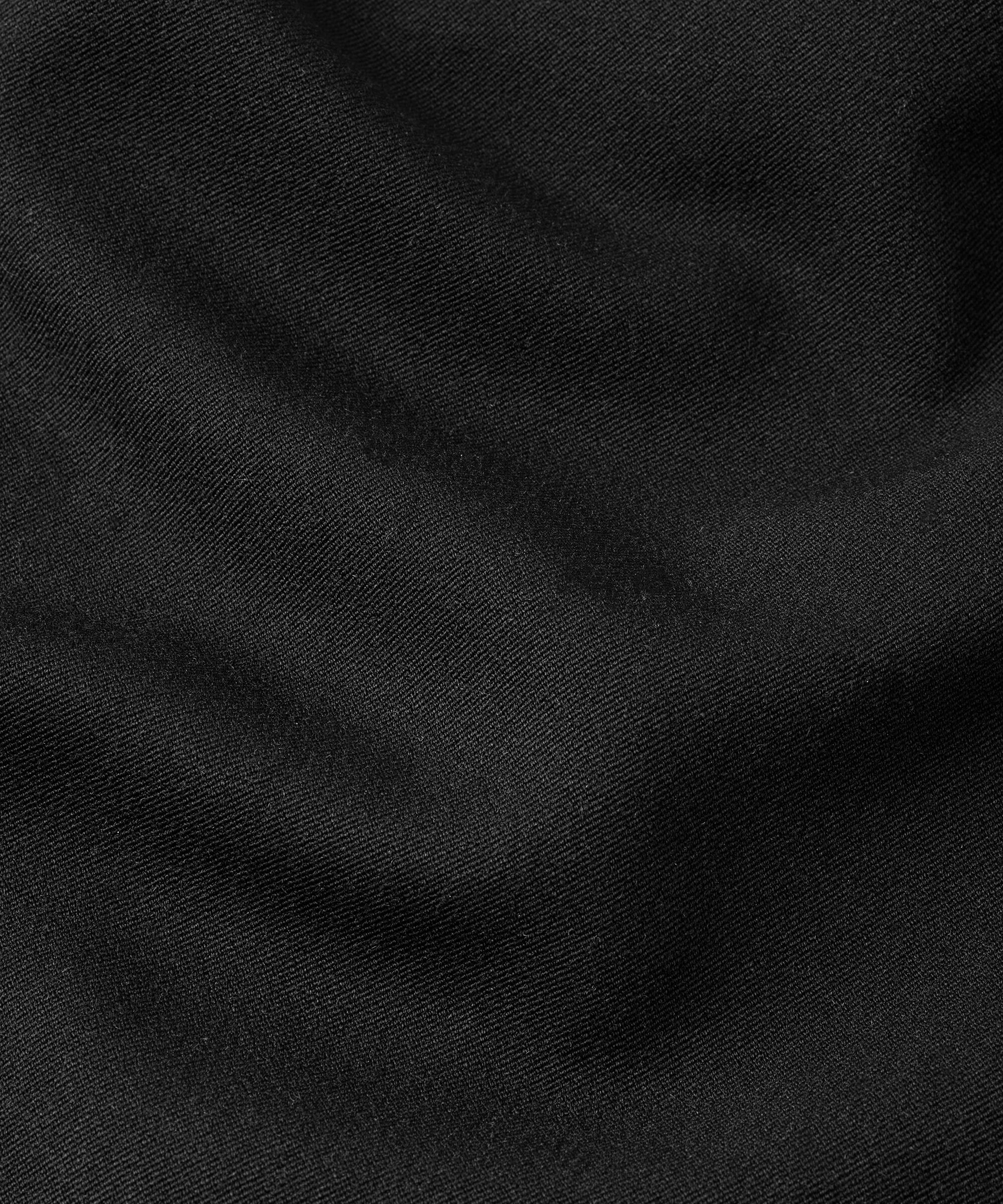 Gewebte Hose Mit Stretch Und Knopfdetail Am Bein, Black