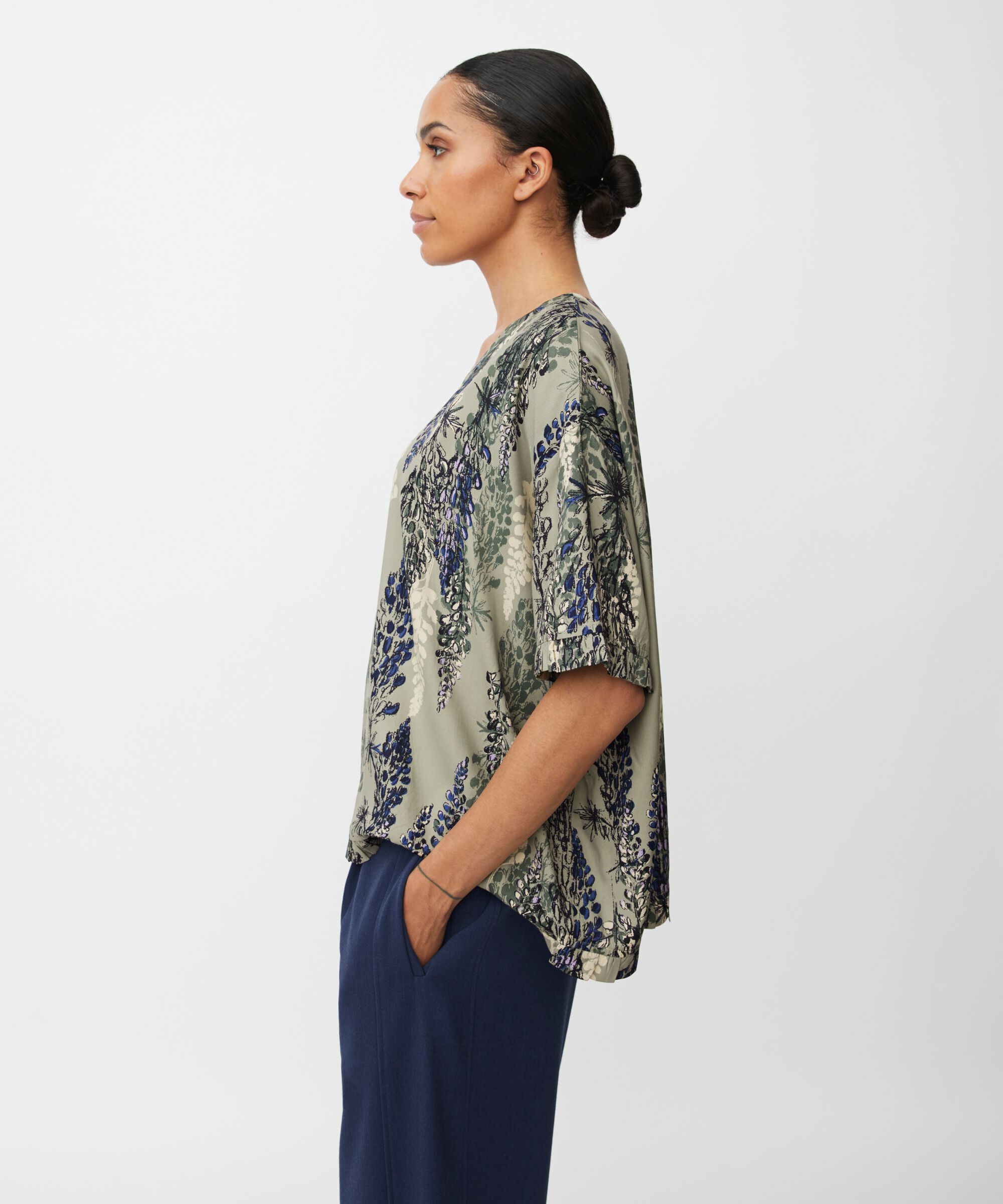 Viskosebluse mit Rüschenkante am Ärmel, Seagrass
