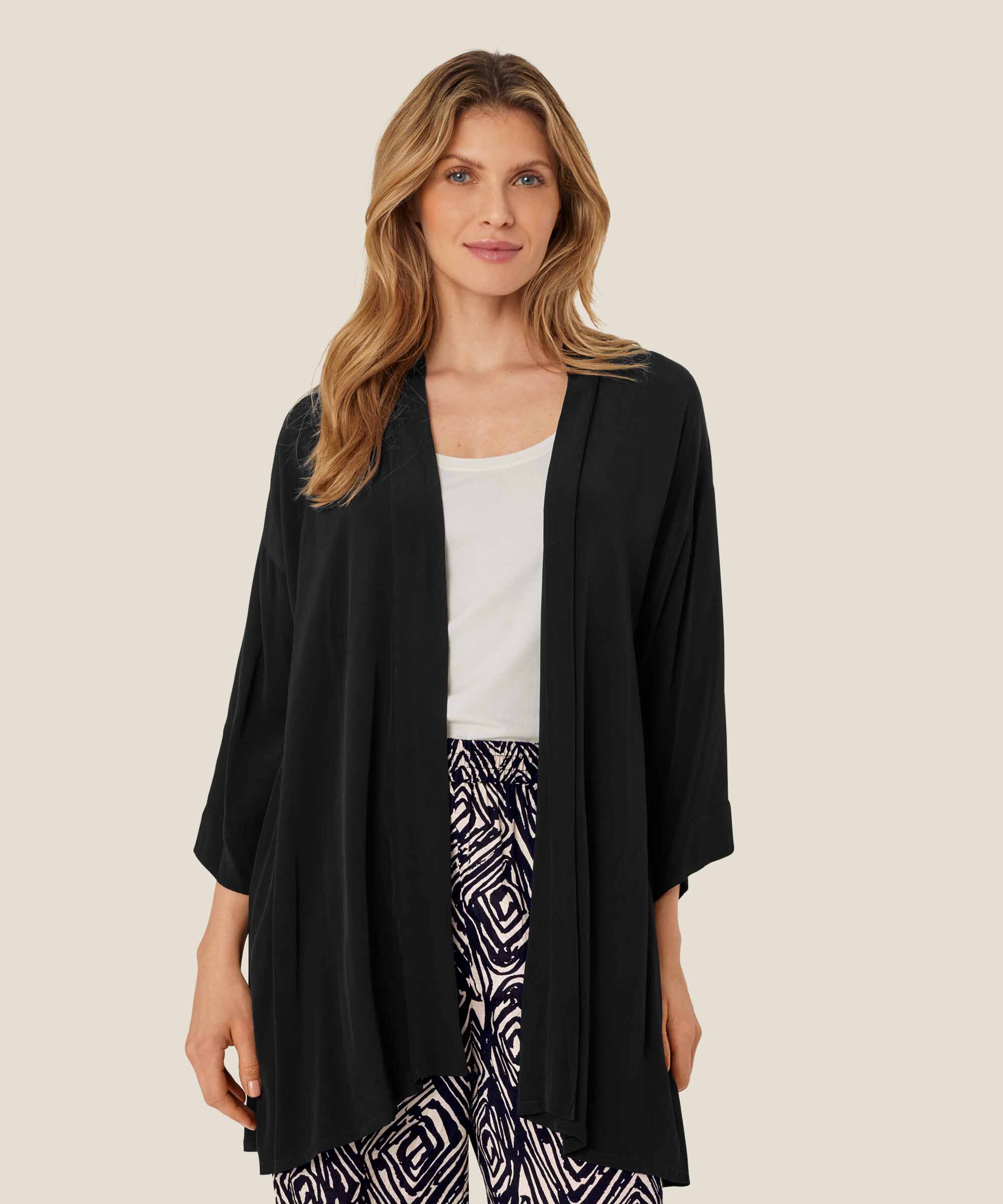 Josslyn Jacke, Black