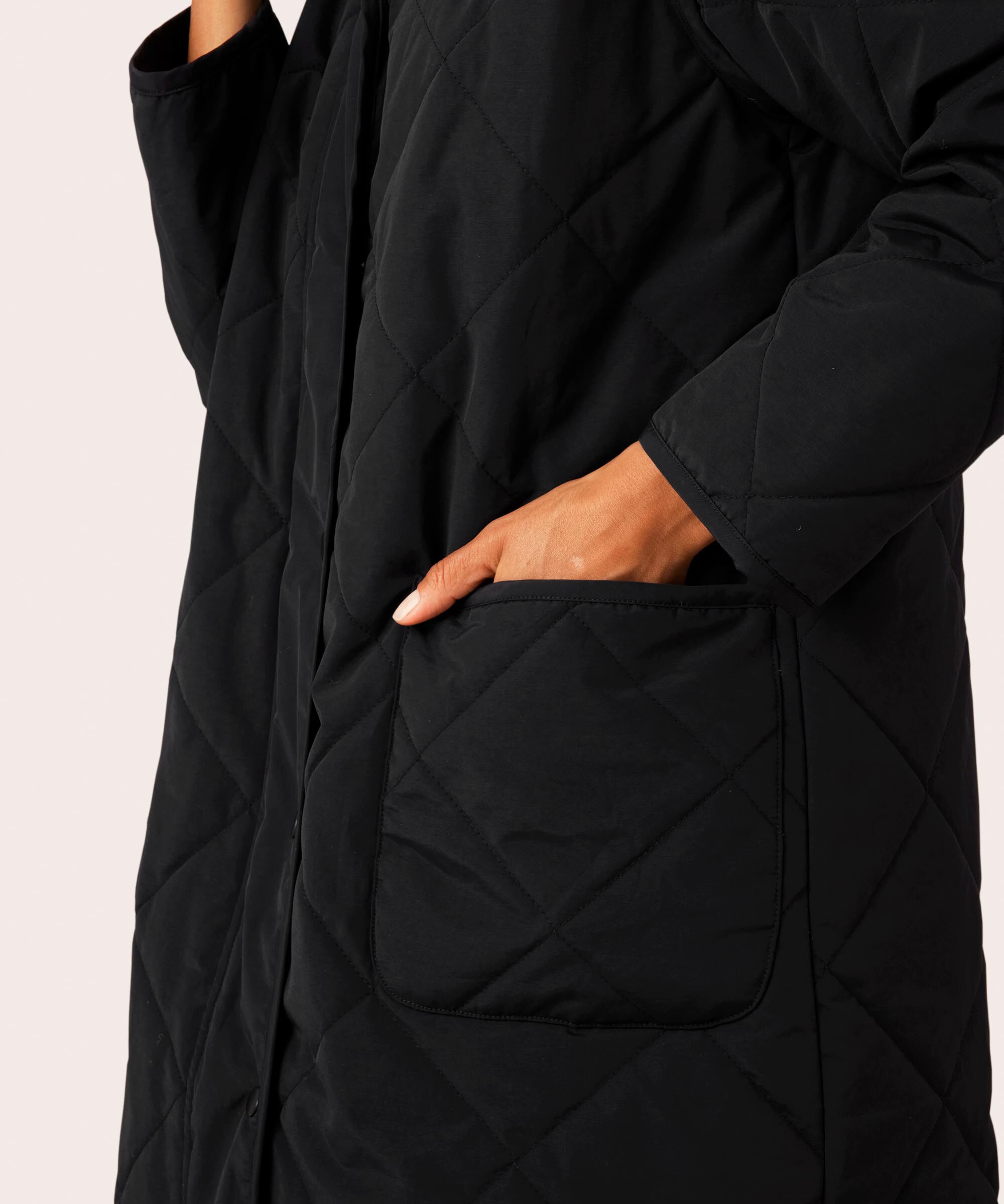 Steppmantel mit Kapuze, Black