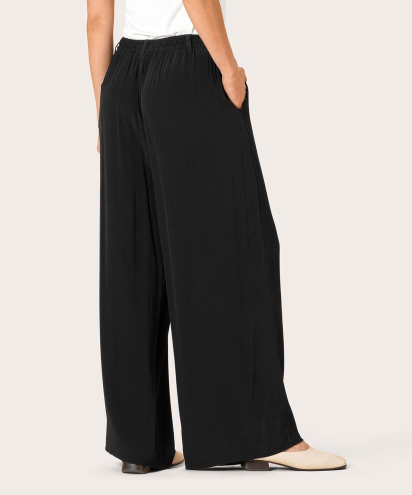 Klassische Hose mit Taschen, Black