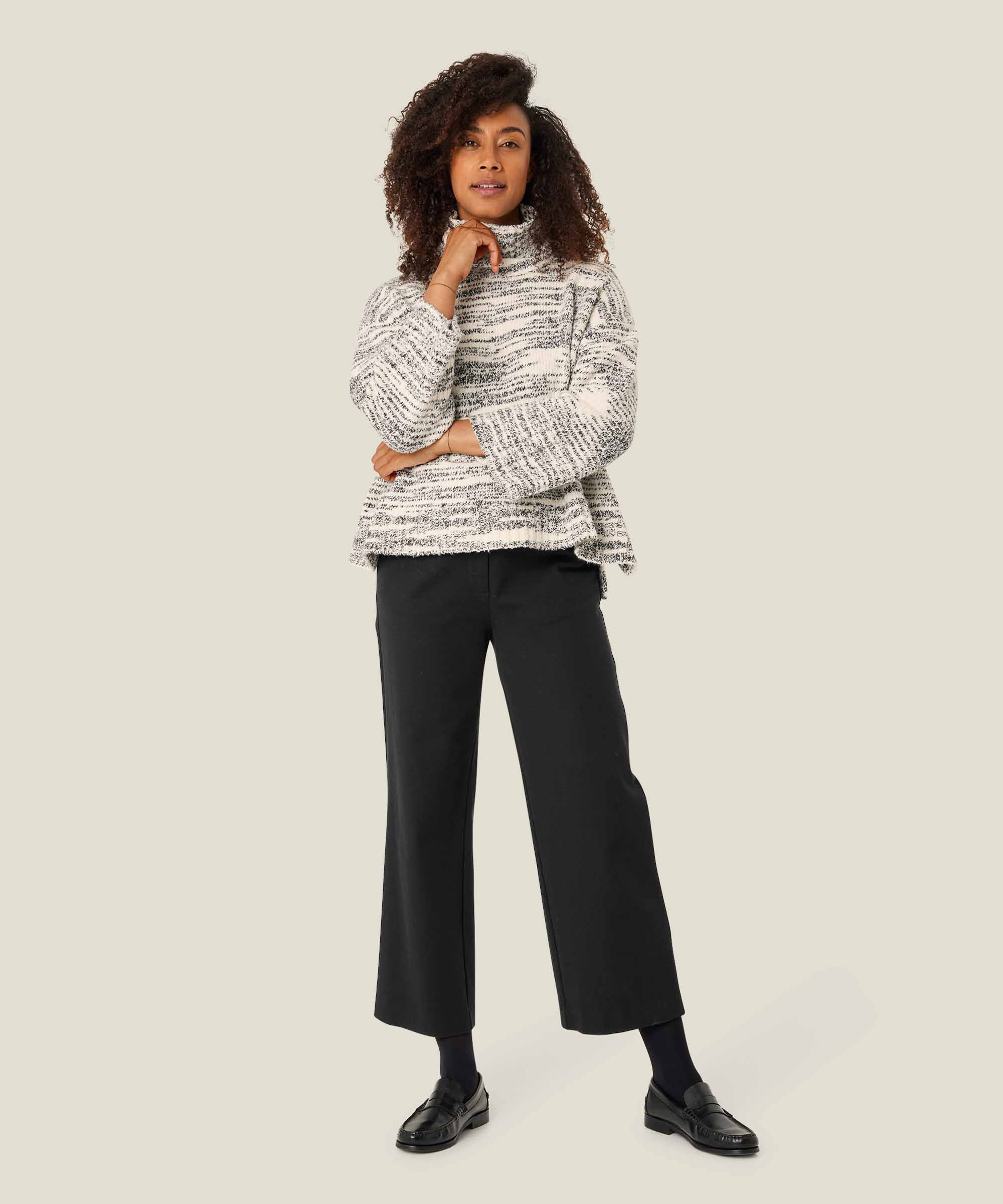 Strickpullover mit hohem Kragen und gerippten Kanten, Black