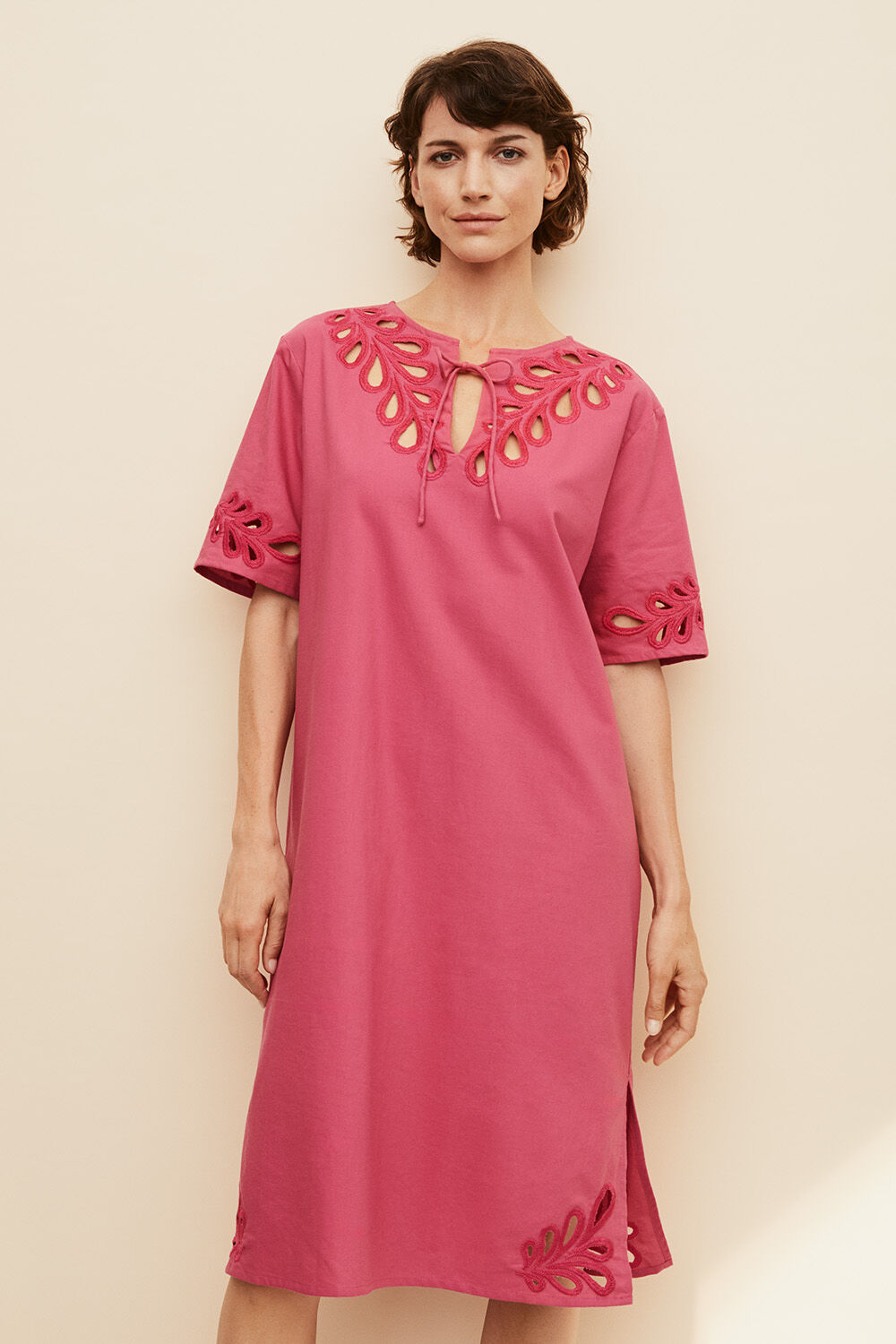 Baumwollkleid mit Stickereidetails - Carmine