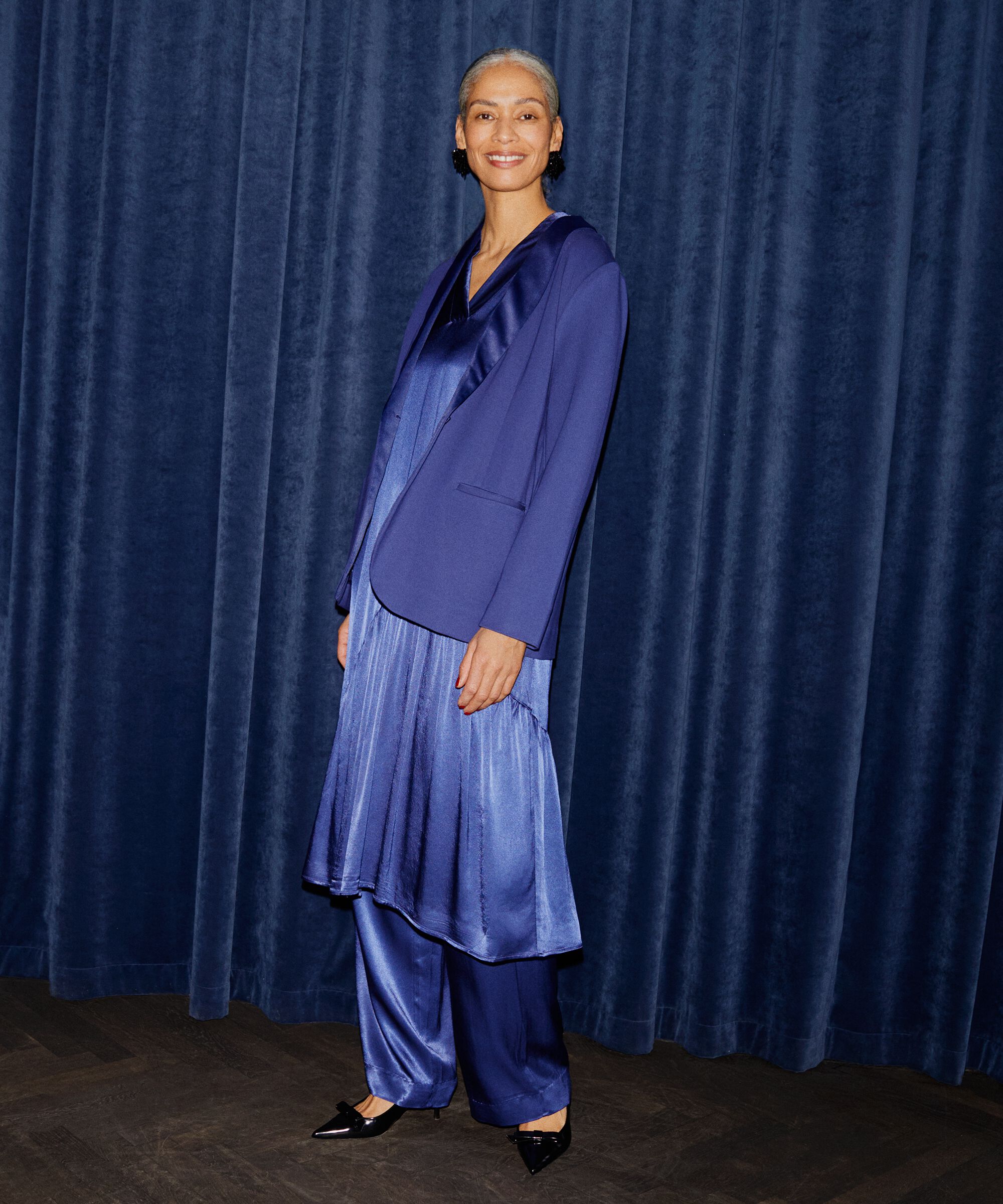 Kleid aus Viskosesatin mit V-Ausschnitt, Medieval blue