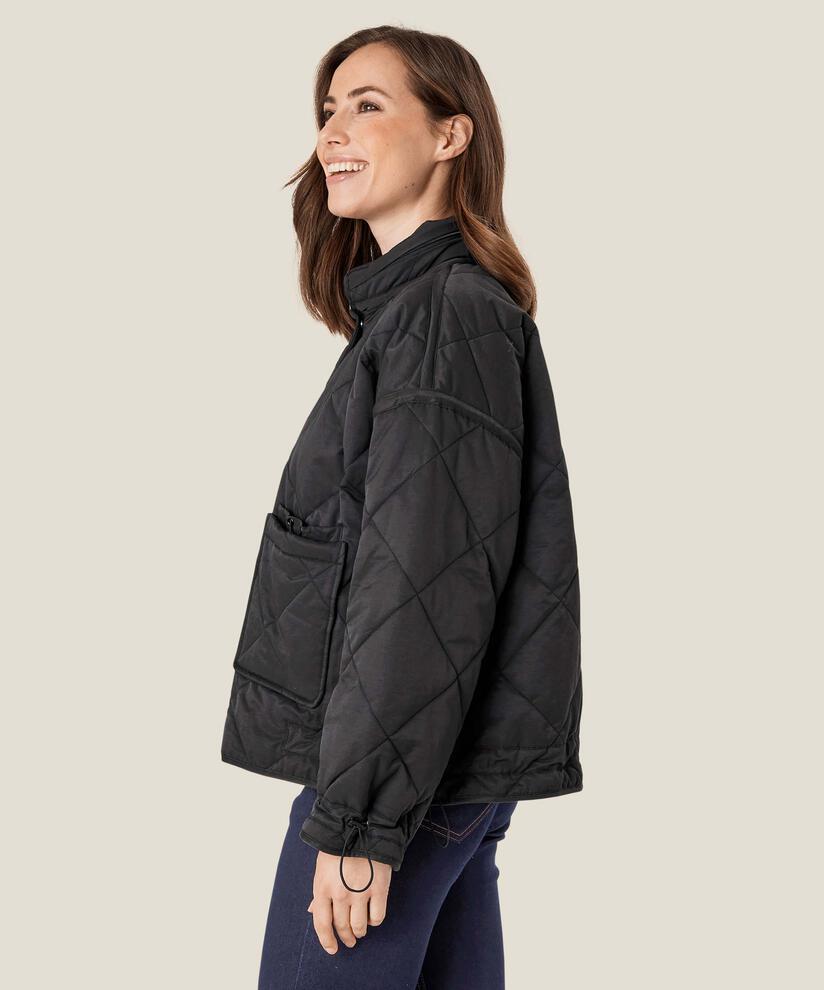 Tessie Mantel, Black