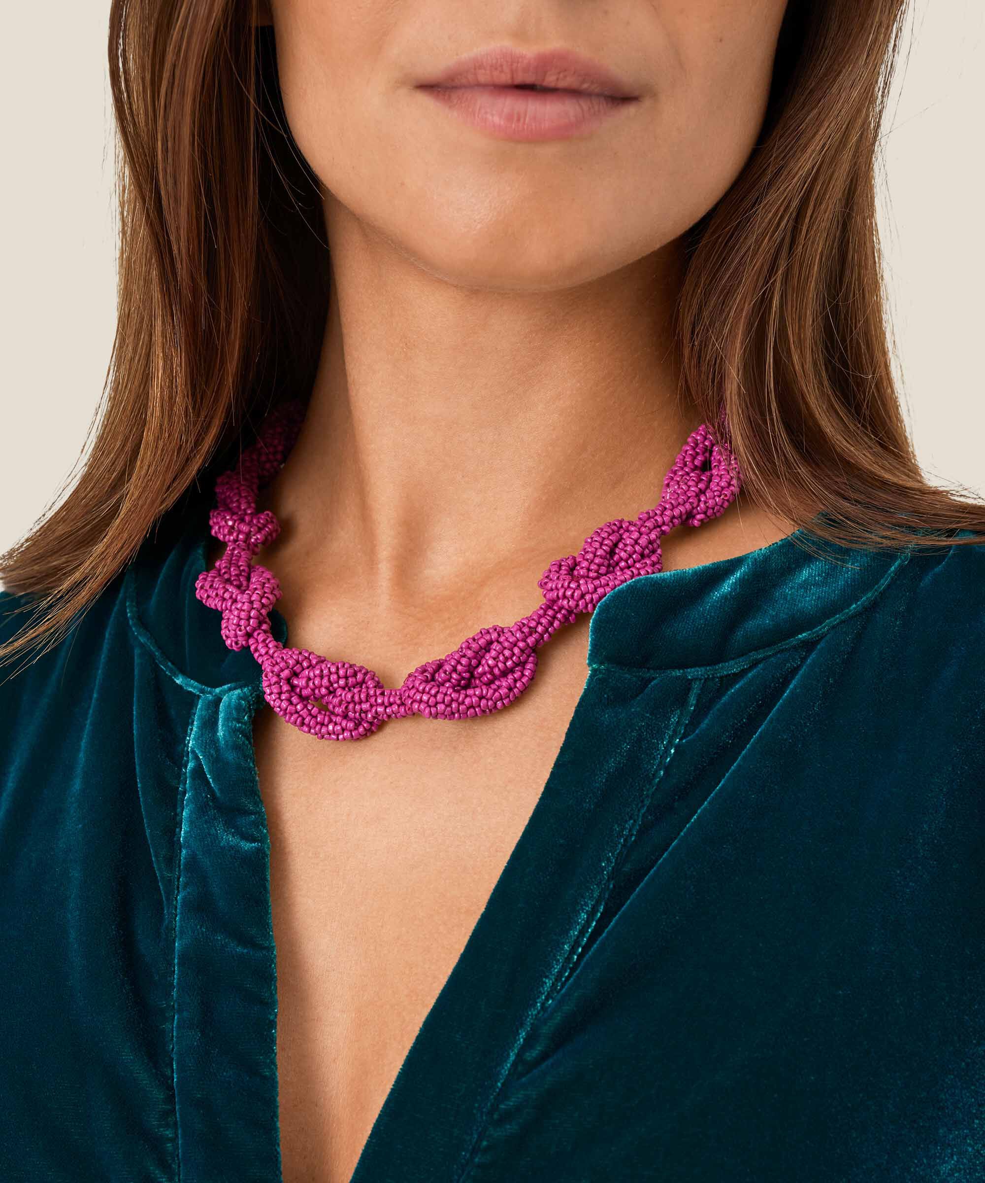 Geflochtene Halskette mit rosa Glasperlen, Fuchsia Red