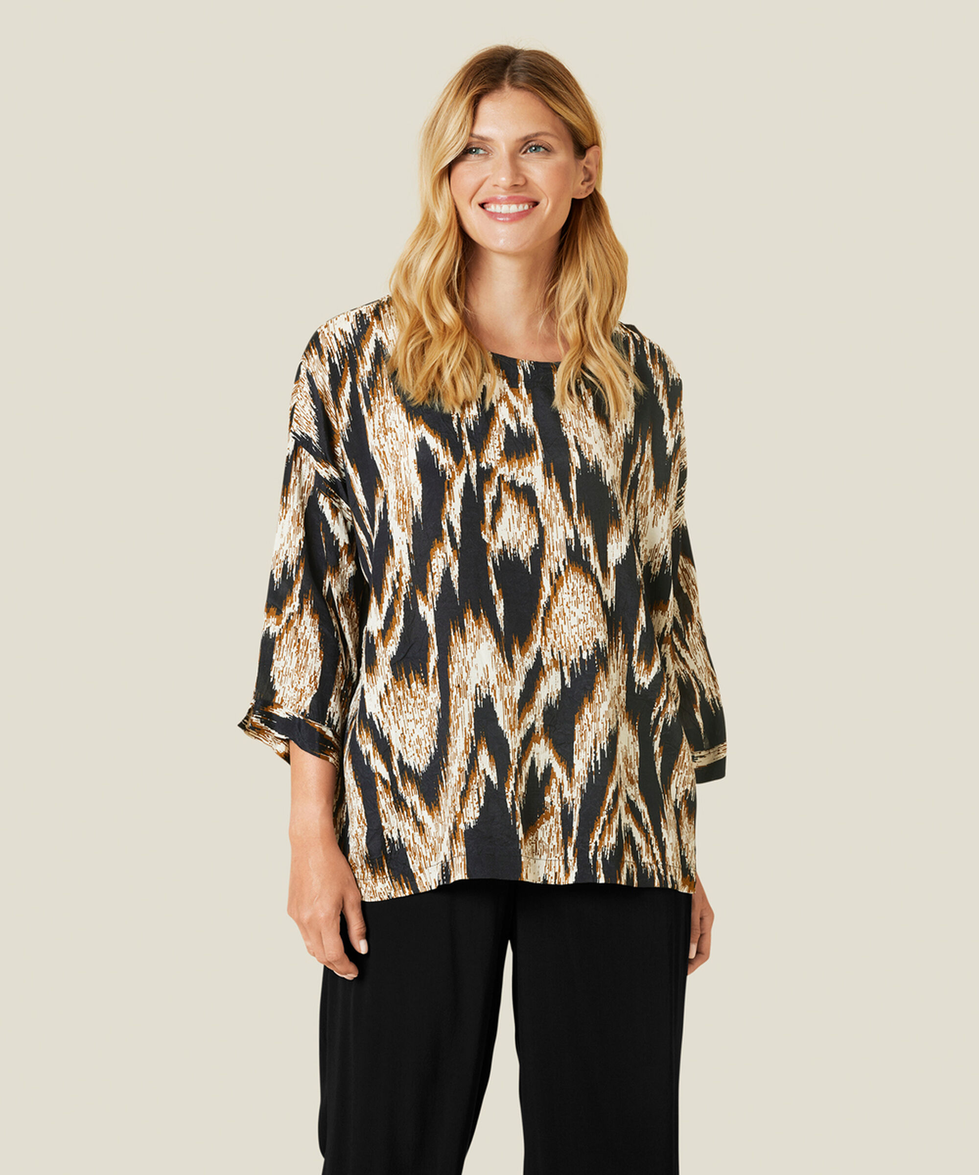 BECCA SHIRT, Monk's Robe