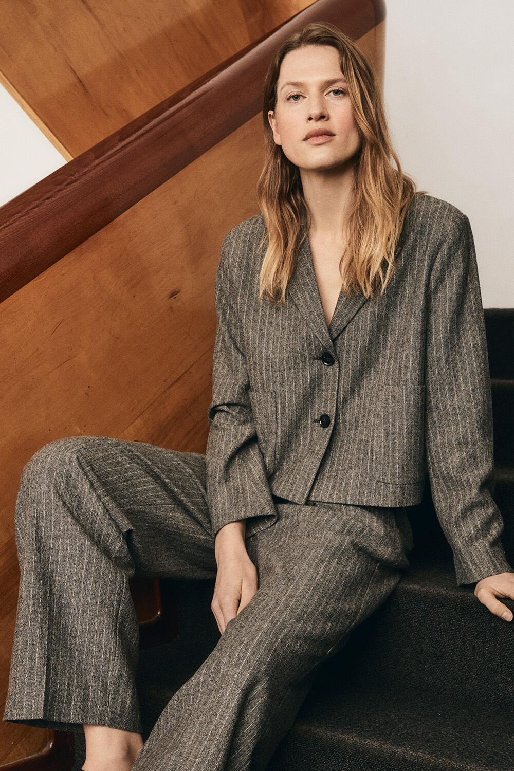 Kurzer Wollblazer mit Glitzerstreifen und Taschen - D. Grey mel., Wollhose mit Glimmerstreifen und Kn&ouml;pfen - D. Grey mel.