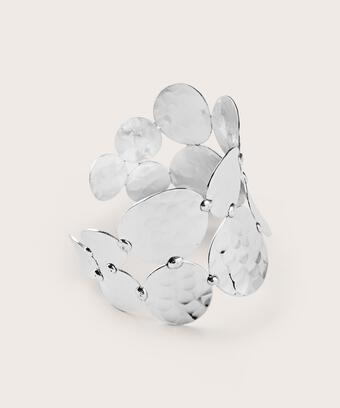 Armband mit Kreisen aus geschlagenem Metall, Silver