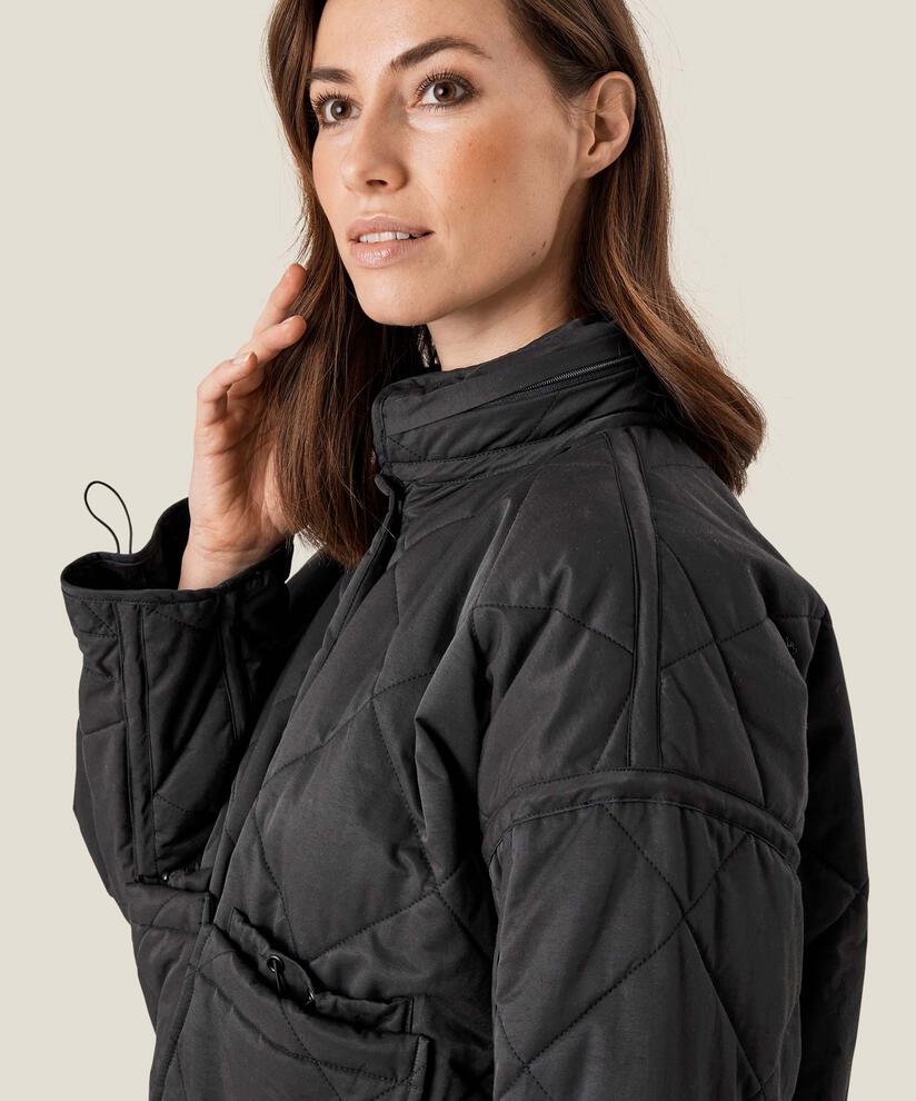 Tessie Mantel, Black