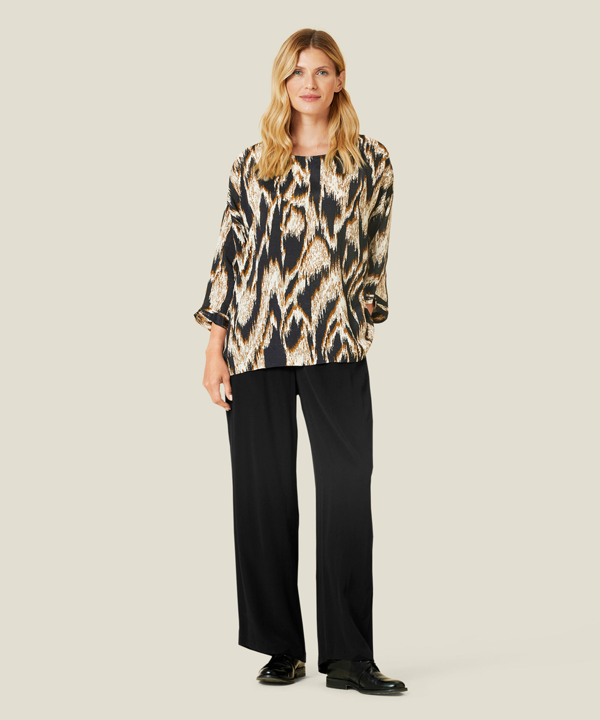 BECCA SHIRT, Monk's Robe