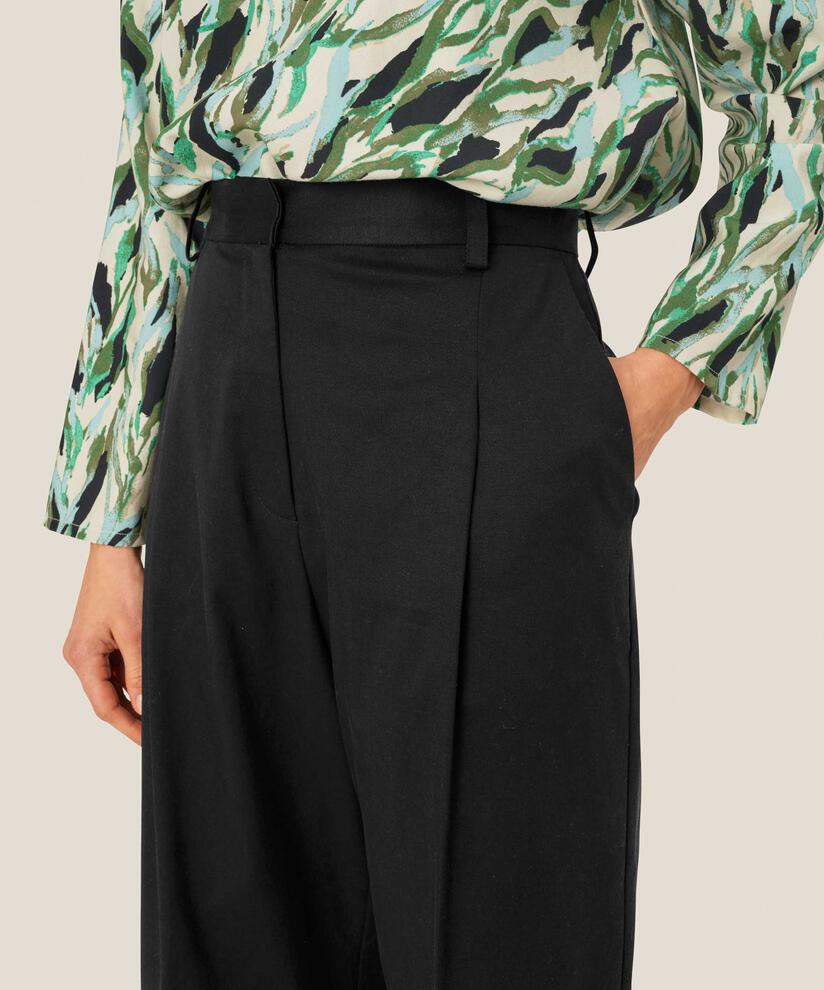 Hose mit weitem Bein, Bügelfalten und Eingrifftaschen, Black