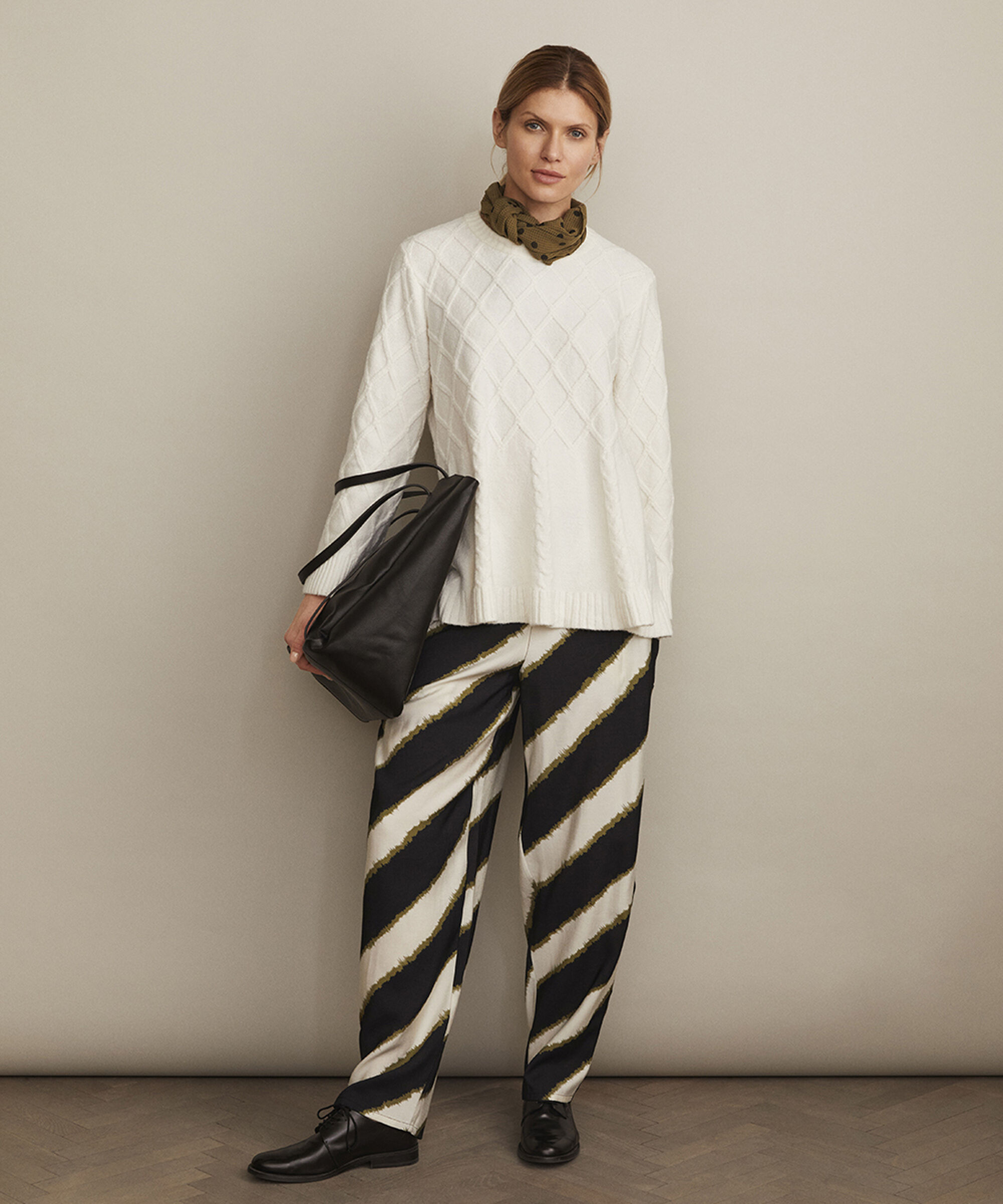 PAI HOSE, Capulet Olive