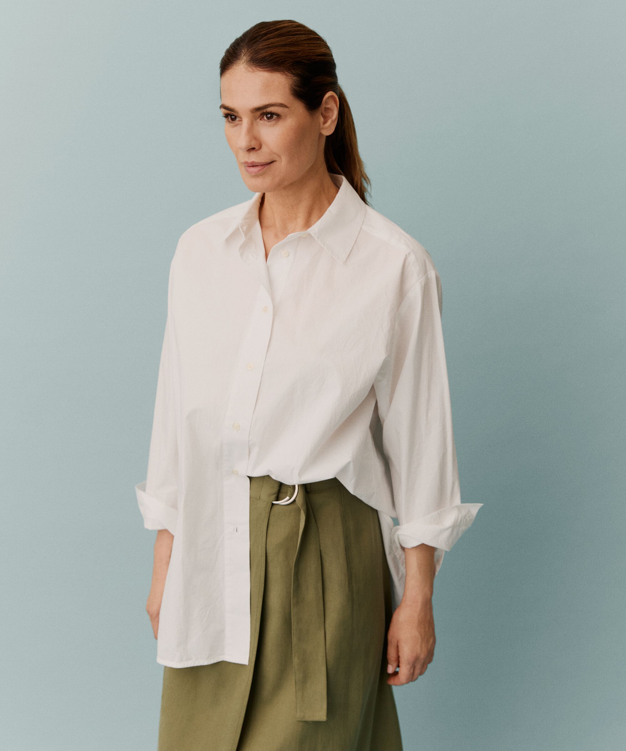 Baumwollhemdbluse Mit Abgerundeten Kanten Und Längerem Rücken, White