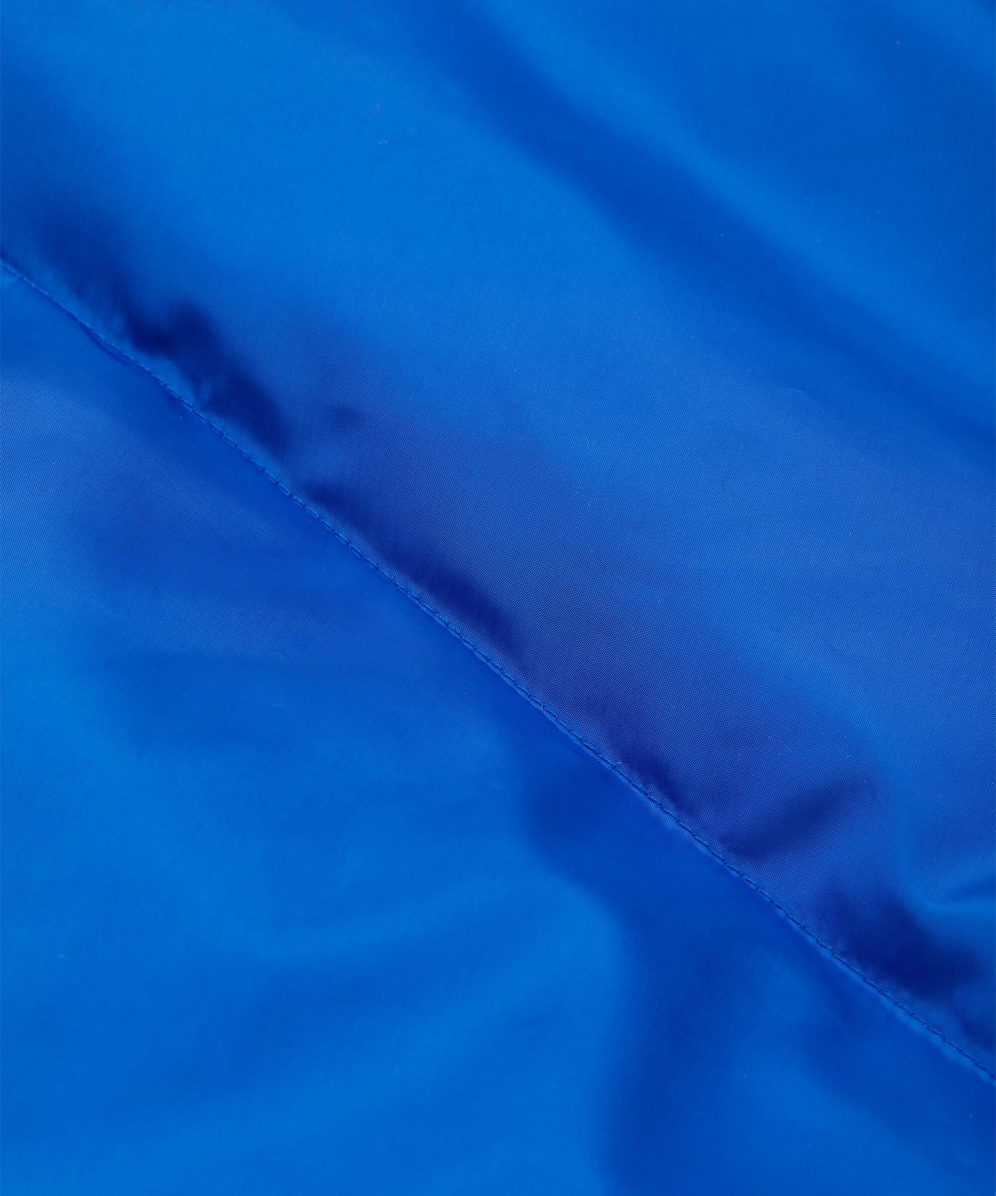 Daunenmantel mit hohem Kragen, Surf the web