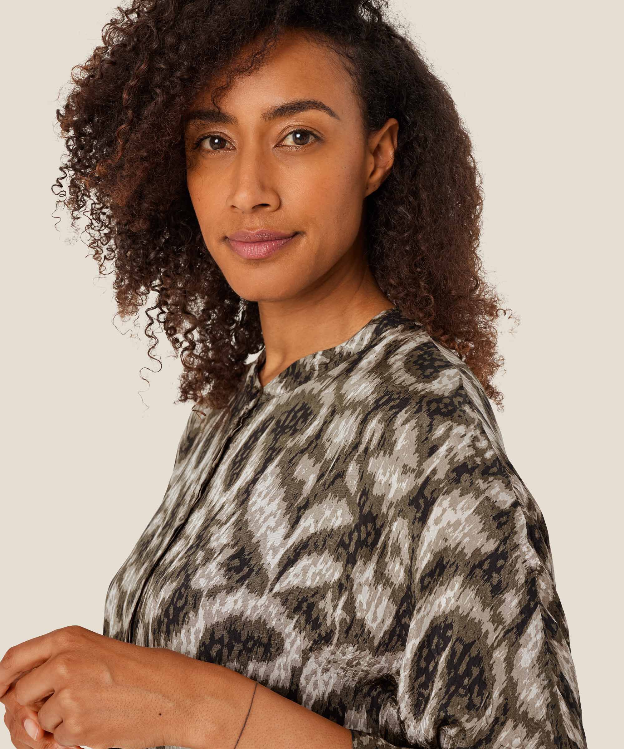 gemustertes Hemdblusenkleid aus Viskose, Sea Turtle