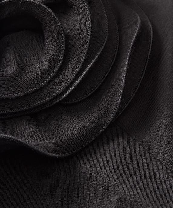 T-Shirt mit abnehmbarer Blumenbrosche, Black