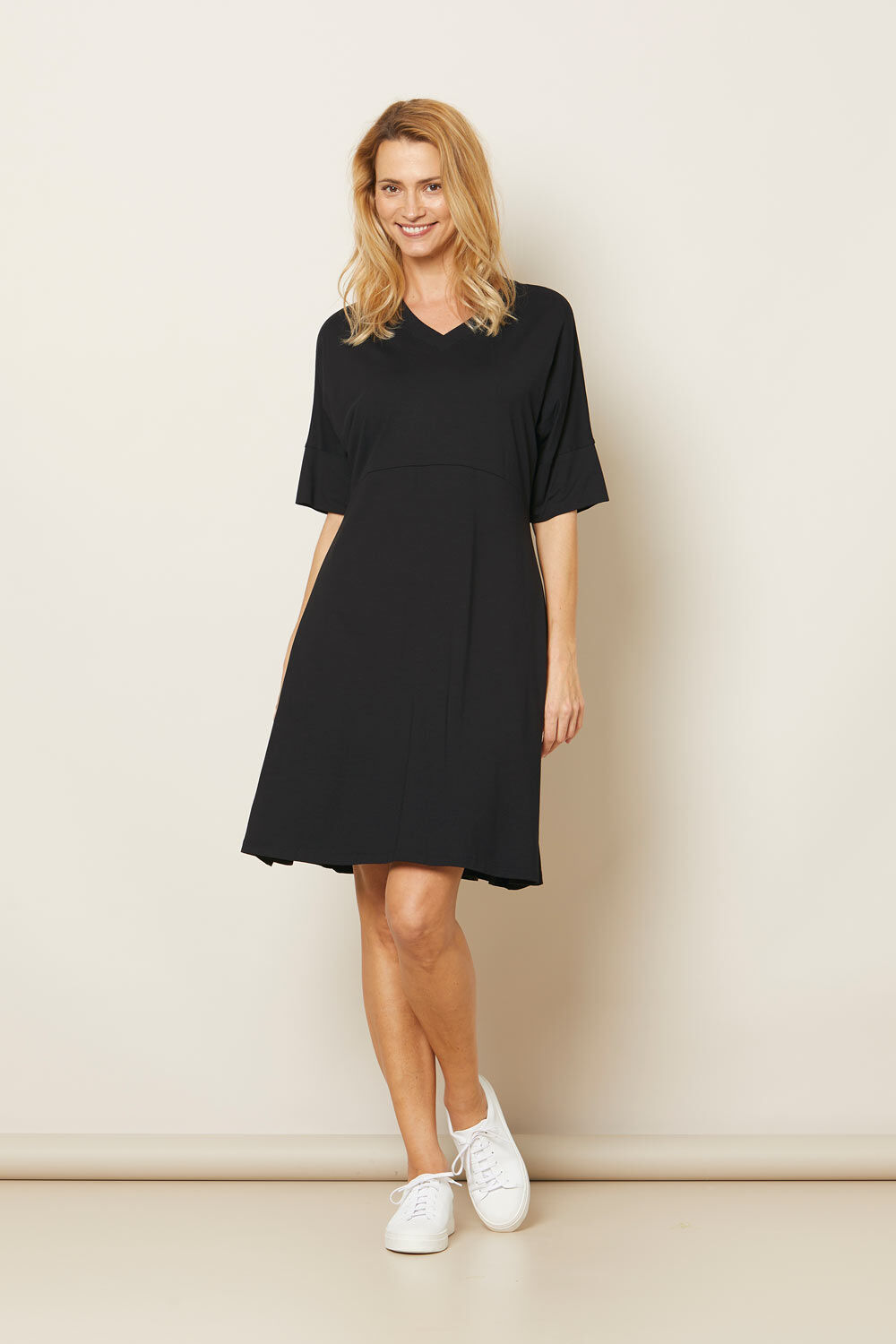 NABY KLEID, Black