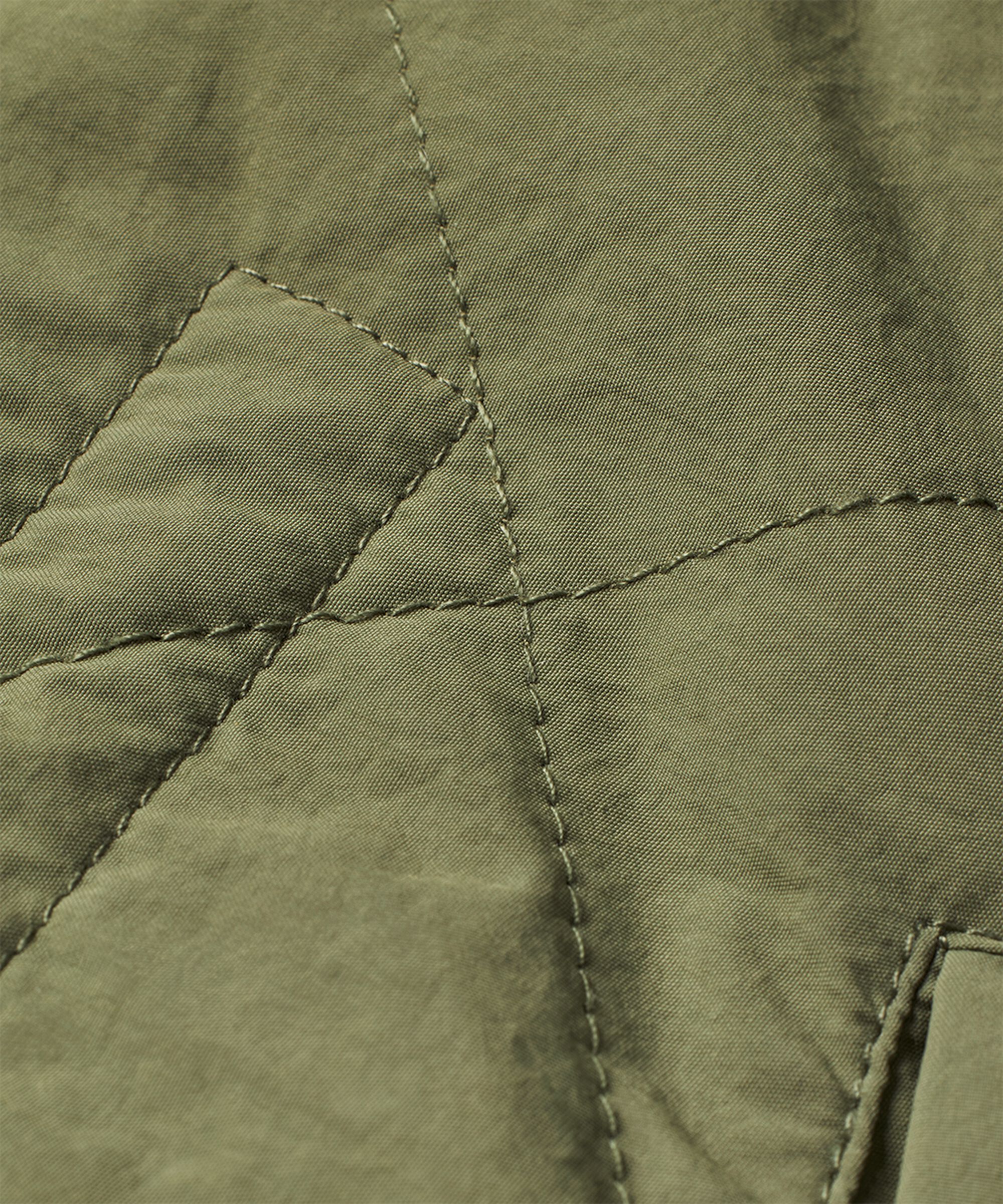 Steppjacke mit Rippdetails und Eingrifftaschen, D. Lichen Green