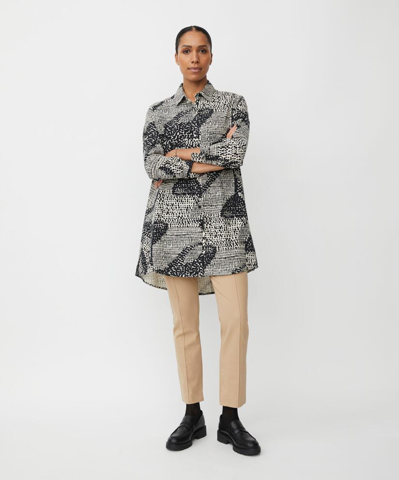 bedrucktes Baumwollshirt mit längerem Rücken, Black