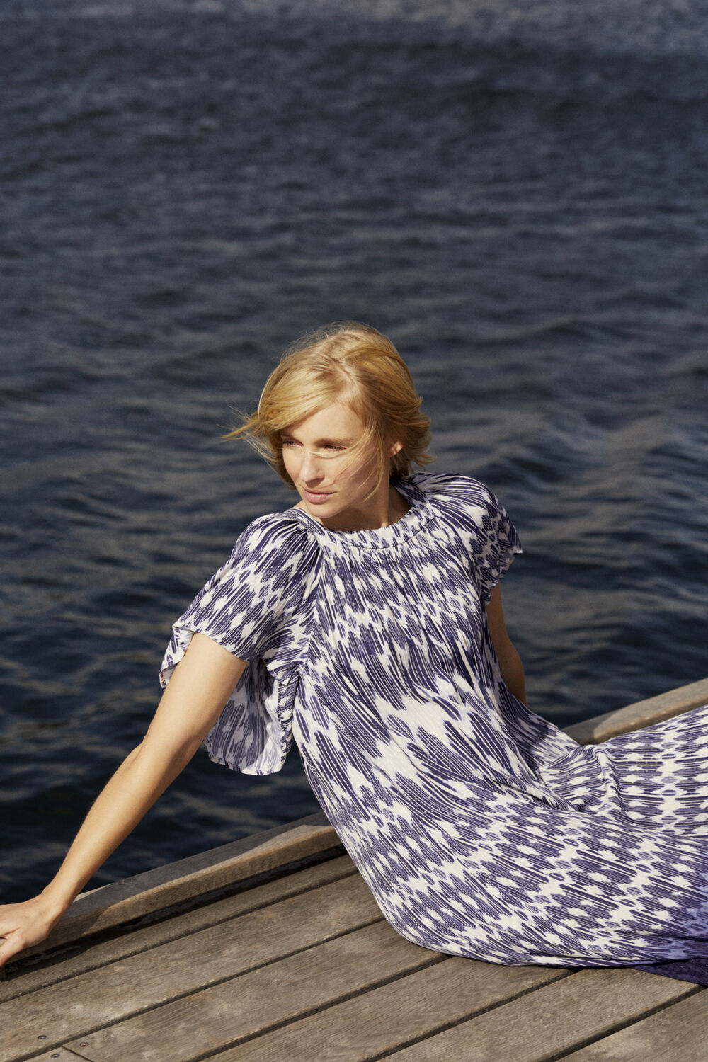 langes Viskosekleid mit kurzen &Auml;rmeln - Medieval Blue