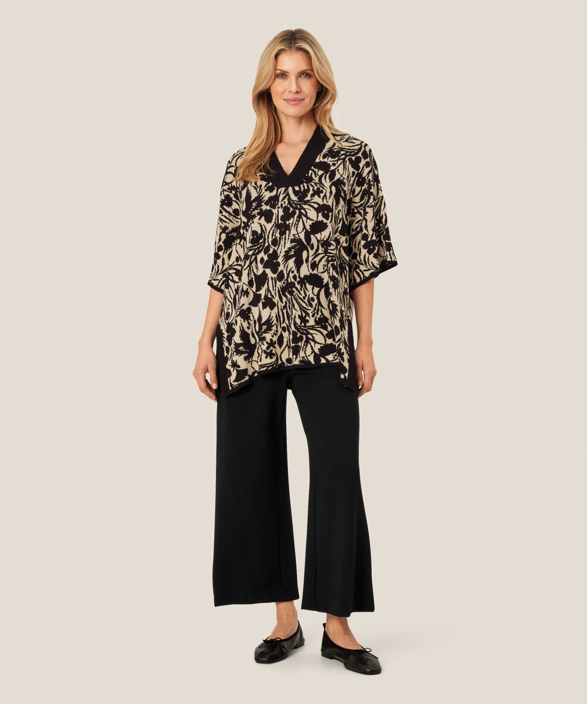 Blumenstrickpullover mit kontrastierendem Ausschnitt, Black