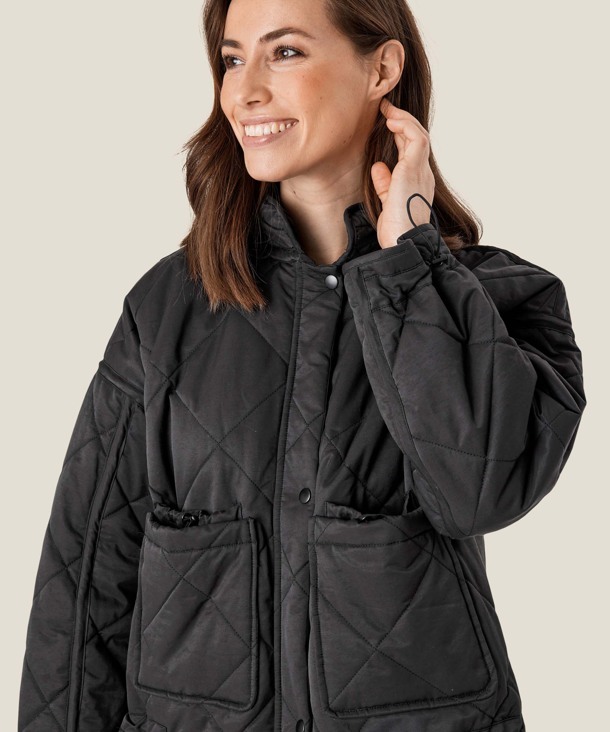 Tessie Mantel, Black