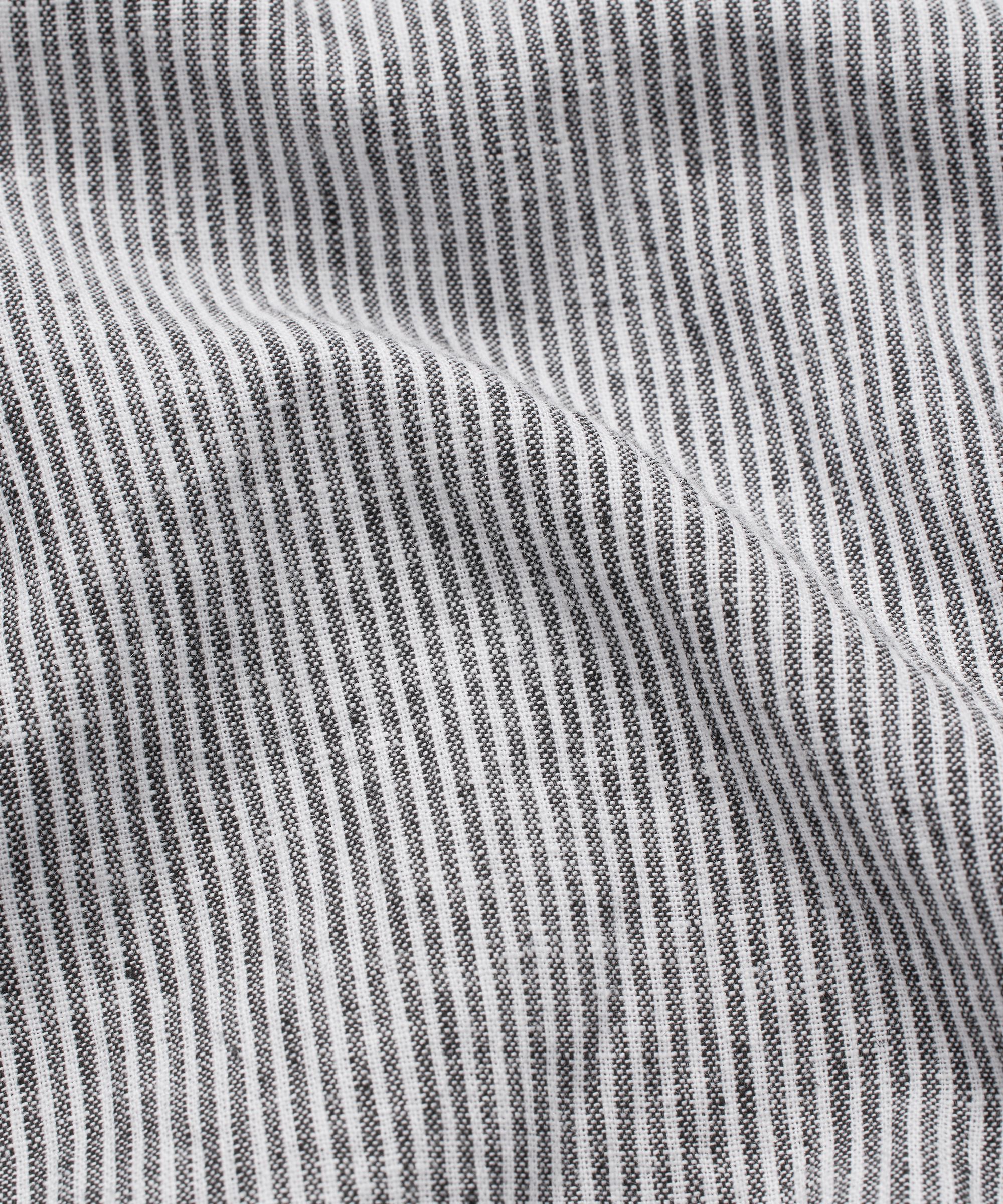 gestreiftes Kleid aus Leinen-Mix mit Bindeband im Nacken, Black