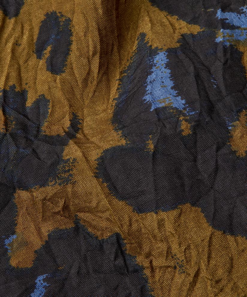 Viskosebluse mit kleinen Falten und Knopfdetail am Hals, Breen