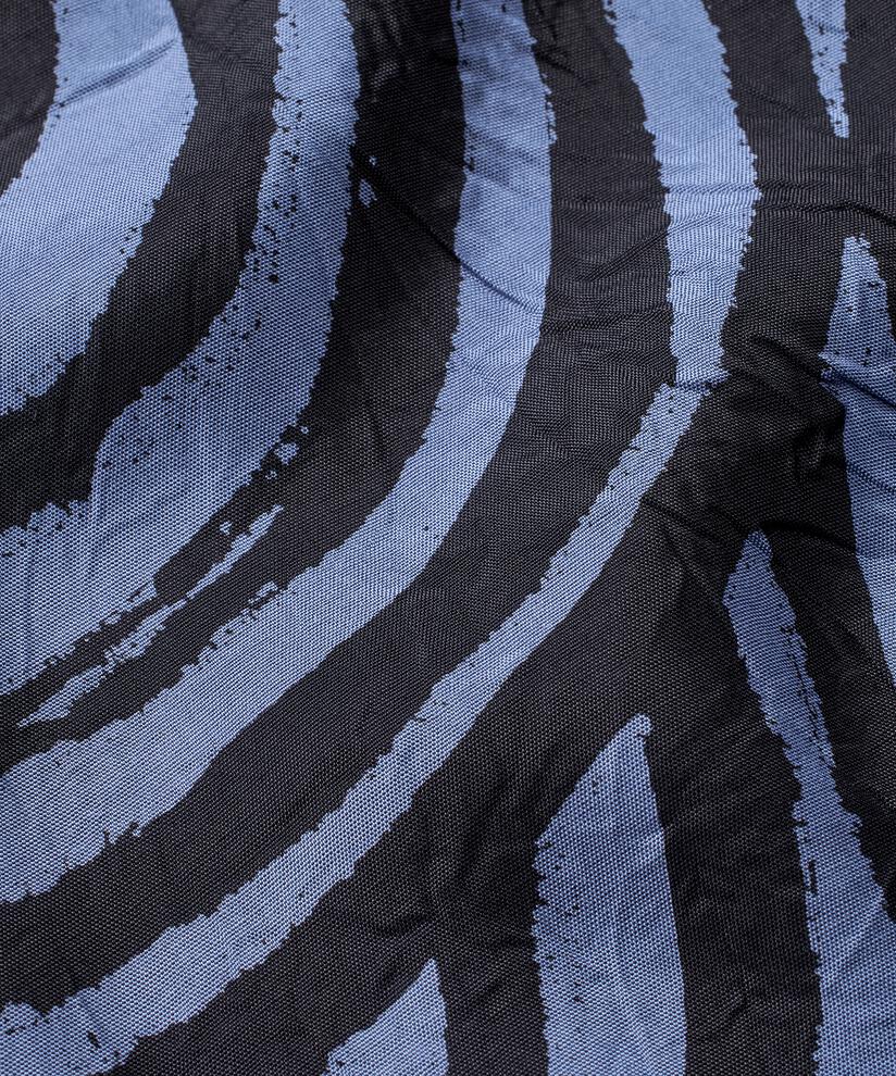 Viskosebluse mit Wickeleffekt und dekorativen Knöpfen, Bijou Blue