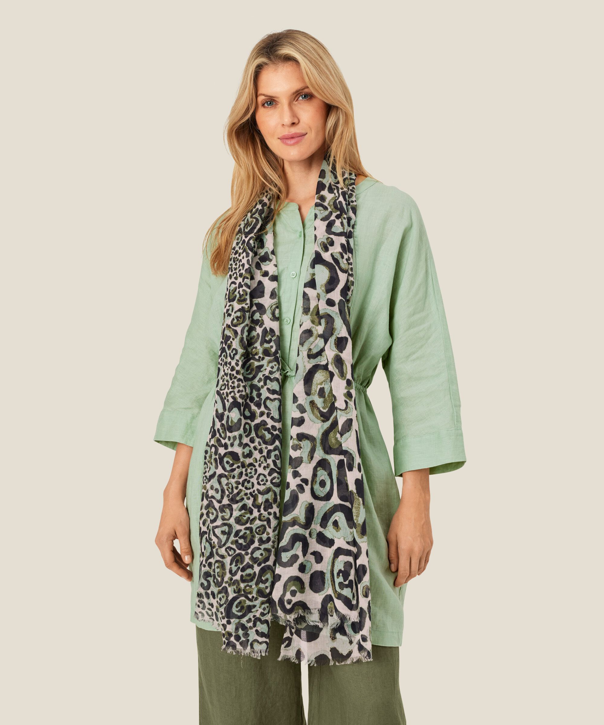 Schal mit Leopardenmuster , D. Lichen Green