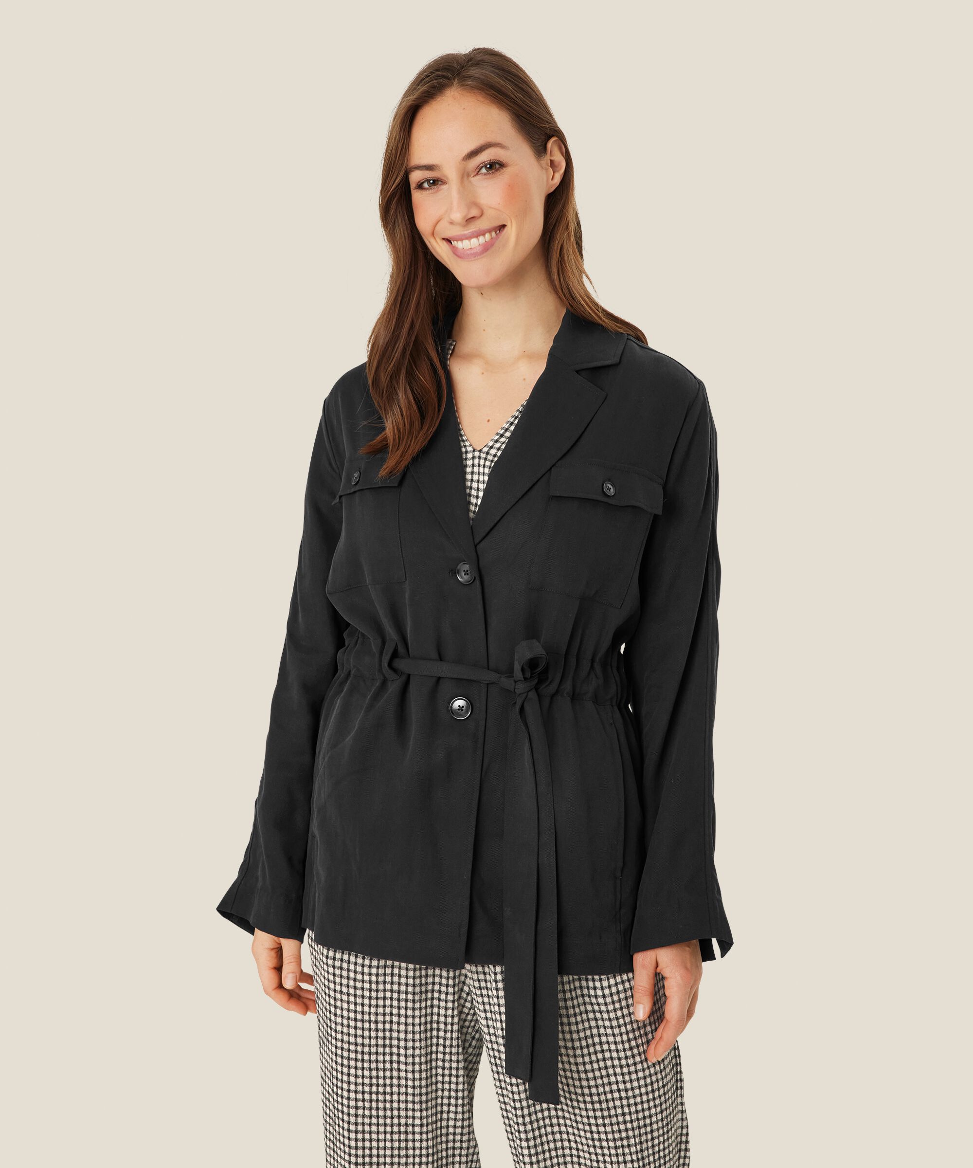 Jacke mit Taschen und Bindebändern in der Taille, Black