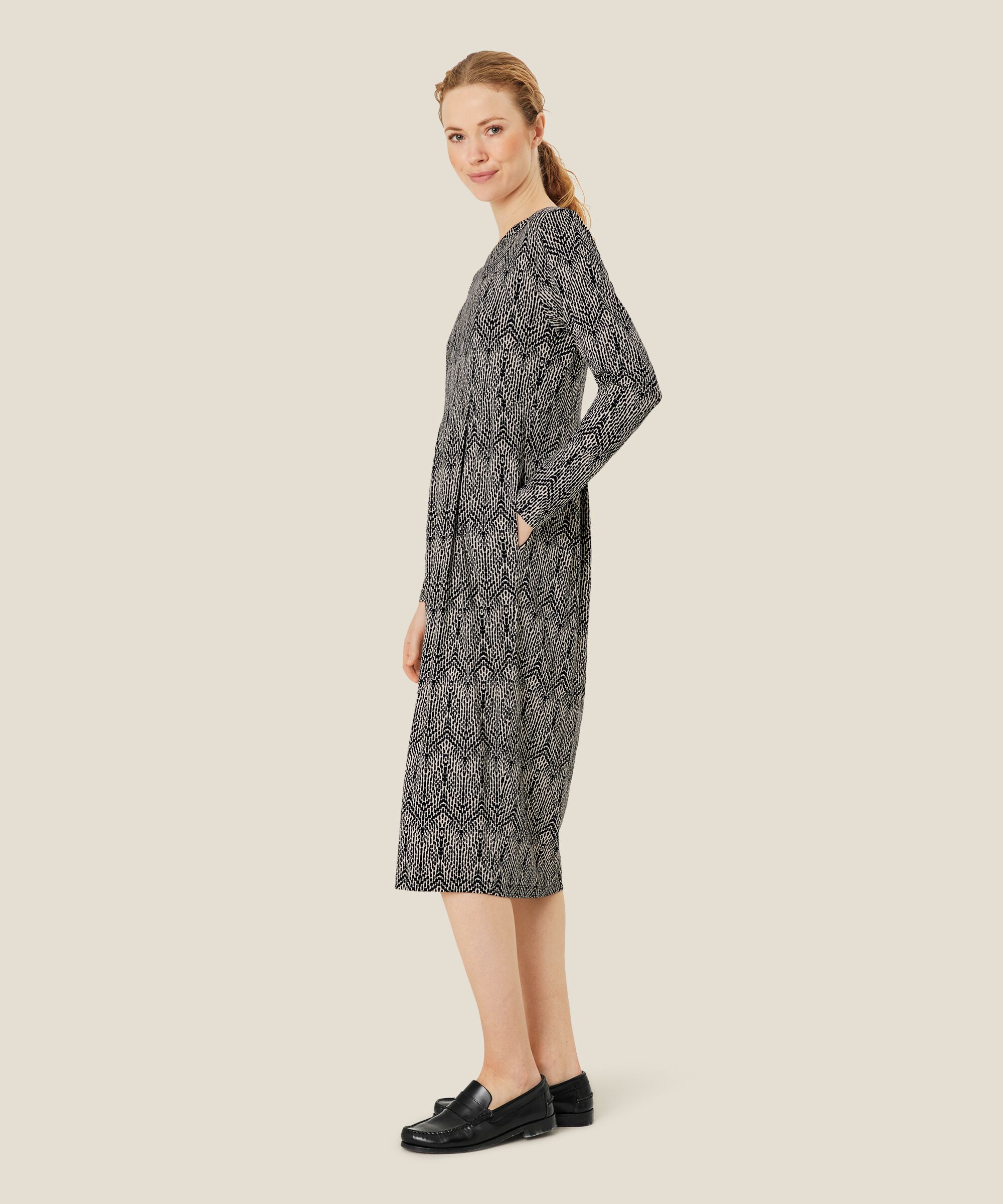 gemustertes Tulpenkleid mit langen Ärmeln, Black