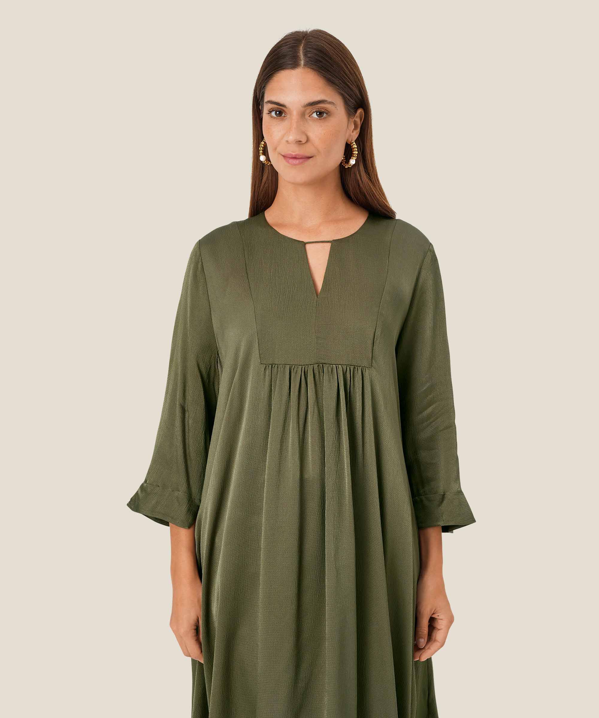 Ohrringe mit goldenen Perlen, Gold