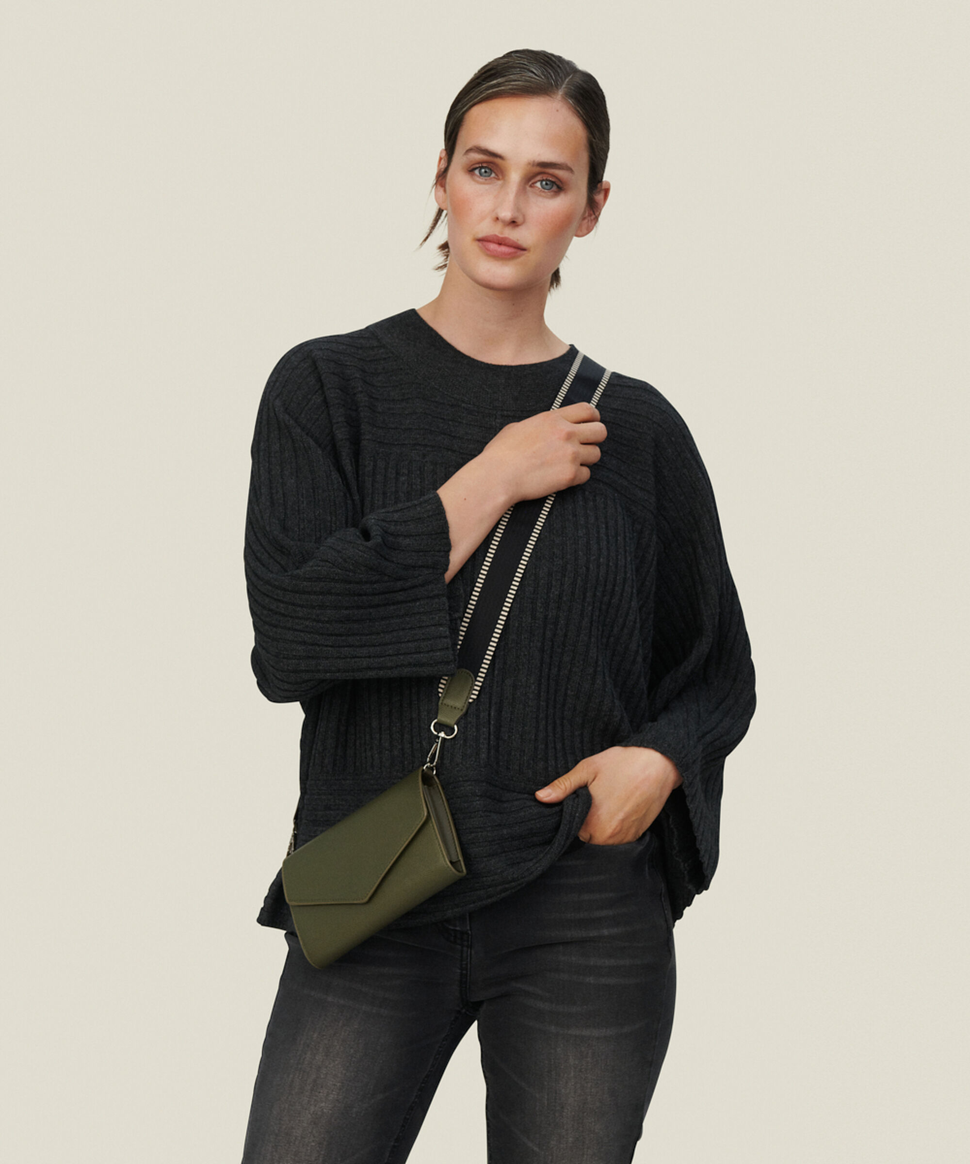 REGITZE TASCHE, Capulet olive