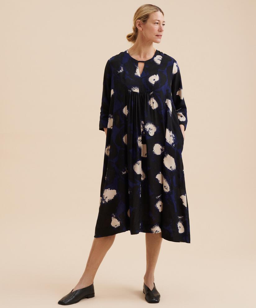 VISKOSEKLEID MIT DREVIERTELÄRMELN, Maritime Blue