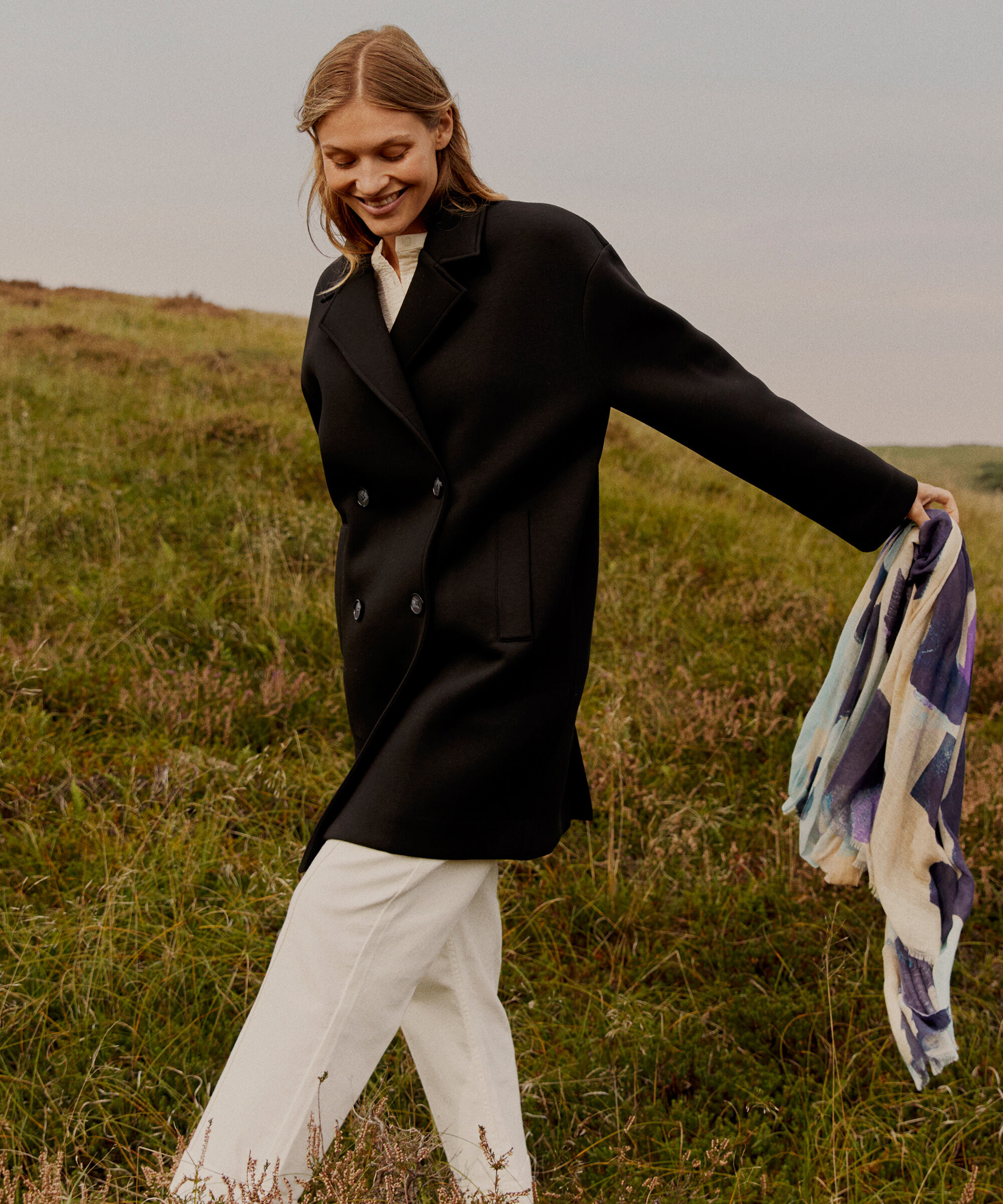 Klassischer Mantel mit doppelreihigem Knopfverschluss, Black