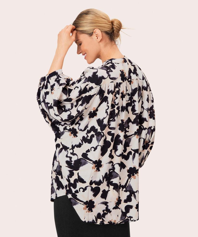 Ilisa Hemdbluse, Volcanic