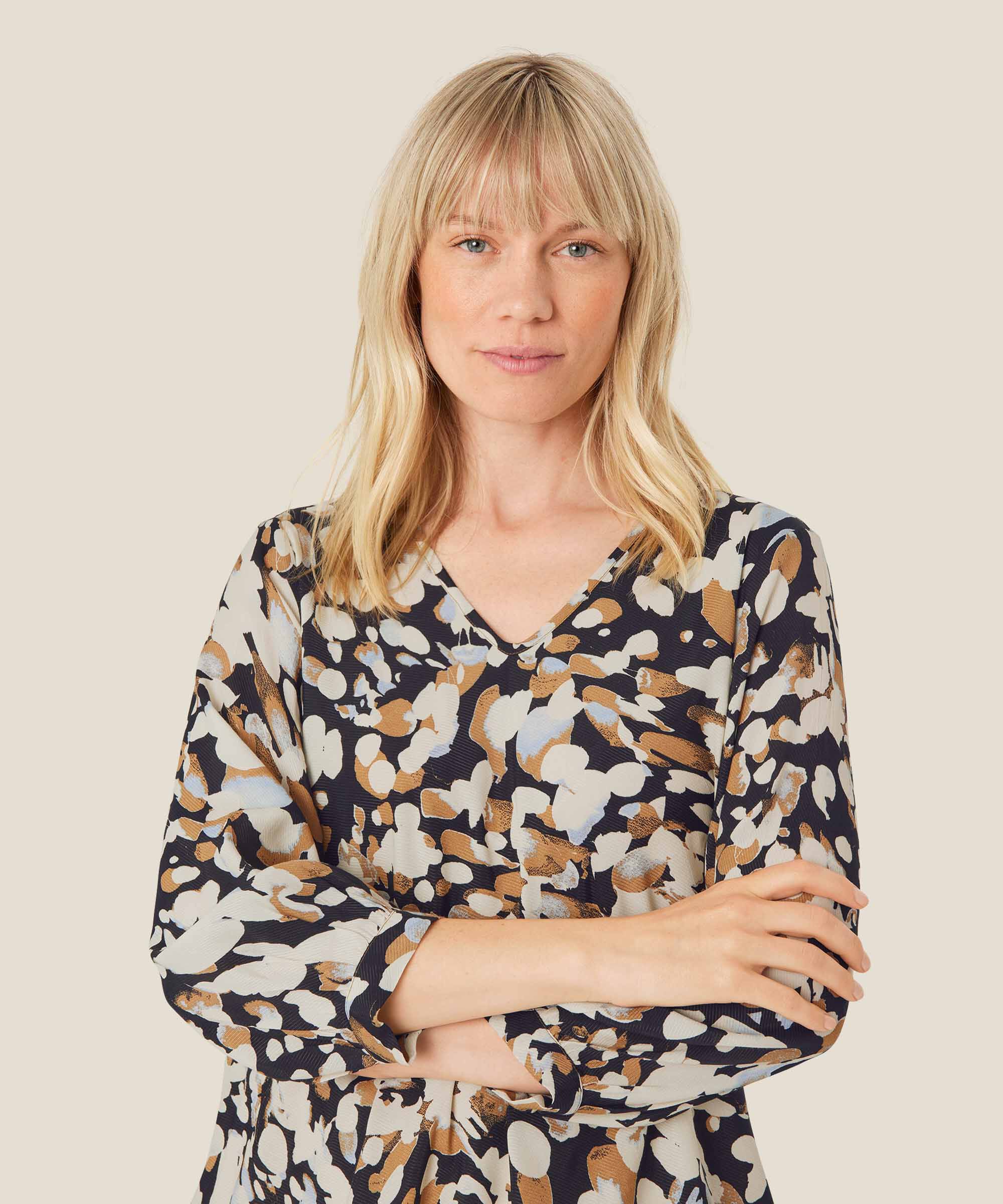 Bedruckte Viskosebluse mit V-Ausschnitt, Chipmunk